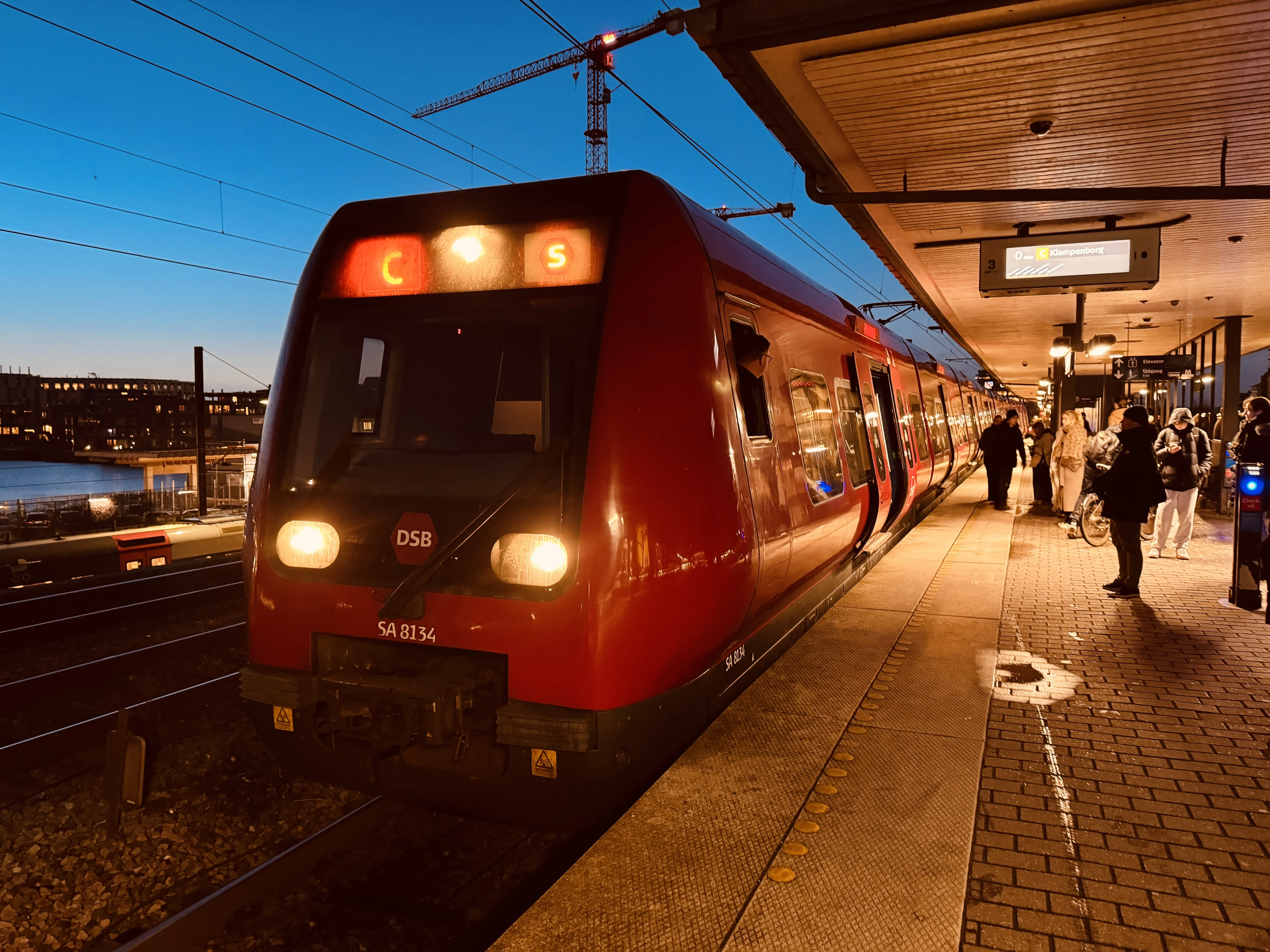 Billede af DSB SA 8134 fotograferet ud for Nordhavn S-togstrinbræt.