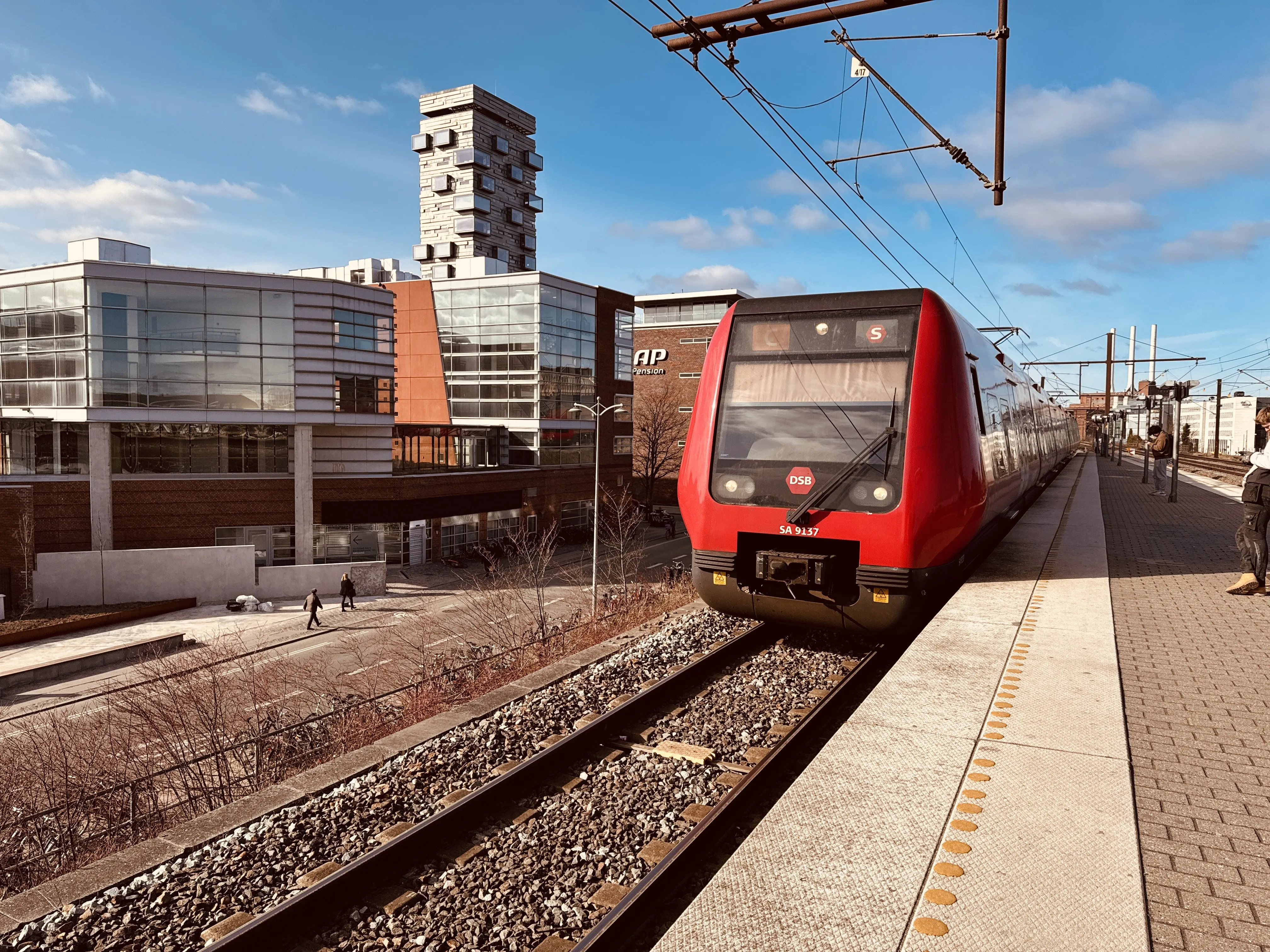 Billede af DSB SA 8137 fotograferet ud for Nordhavn S-togstrinbræt.