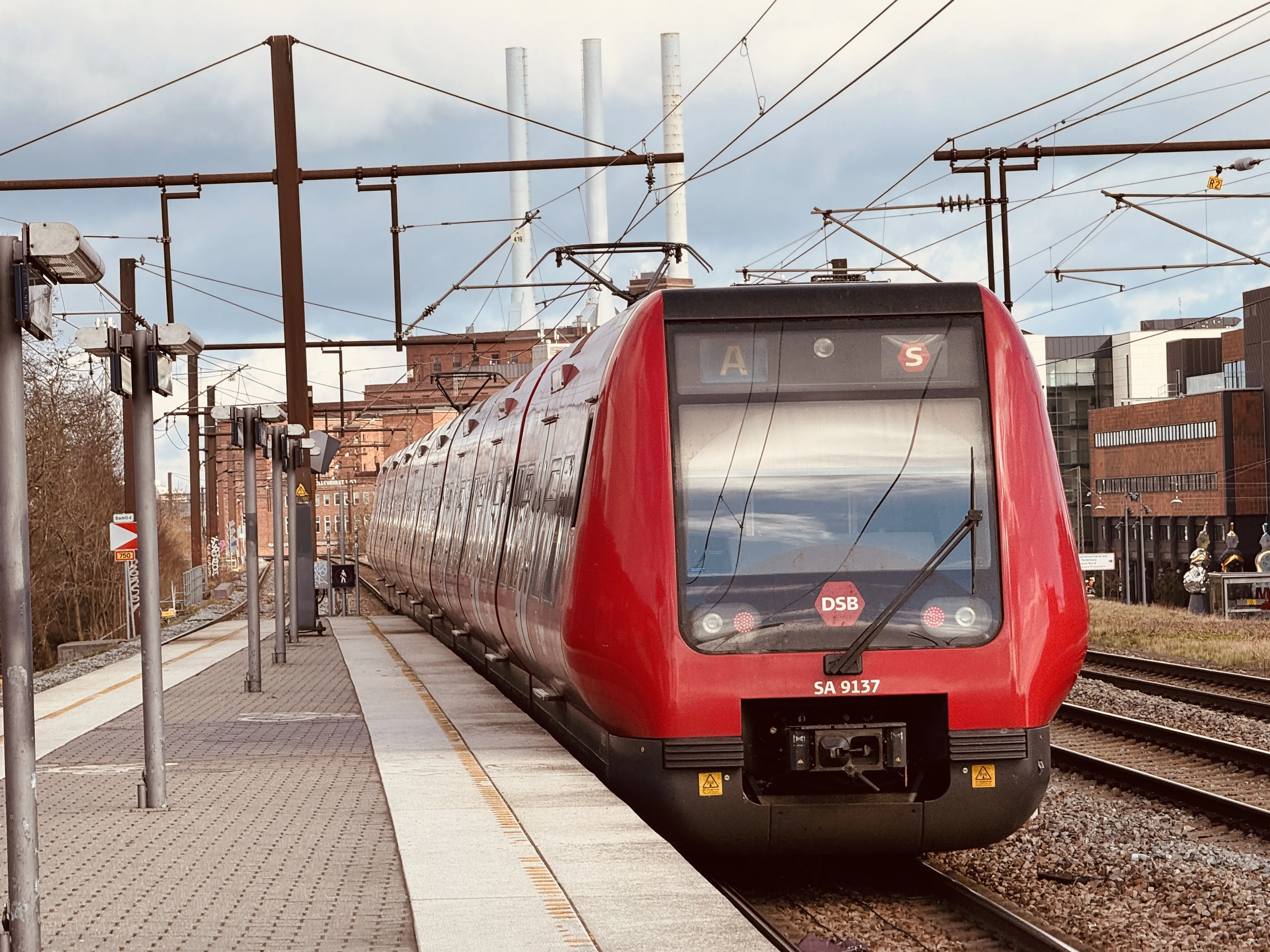 Billede af DSB SA 8137 fotograferet ud for Nordhavn S-togstrinbræt.