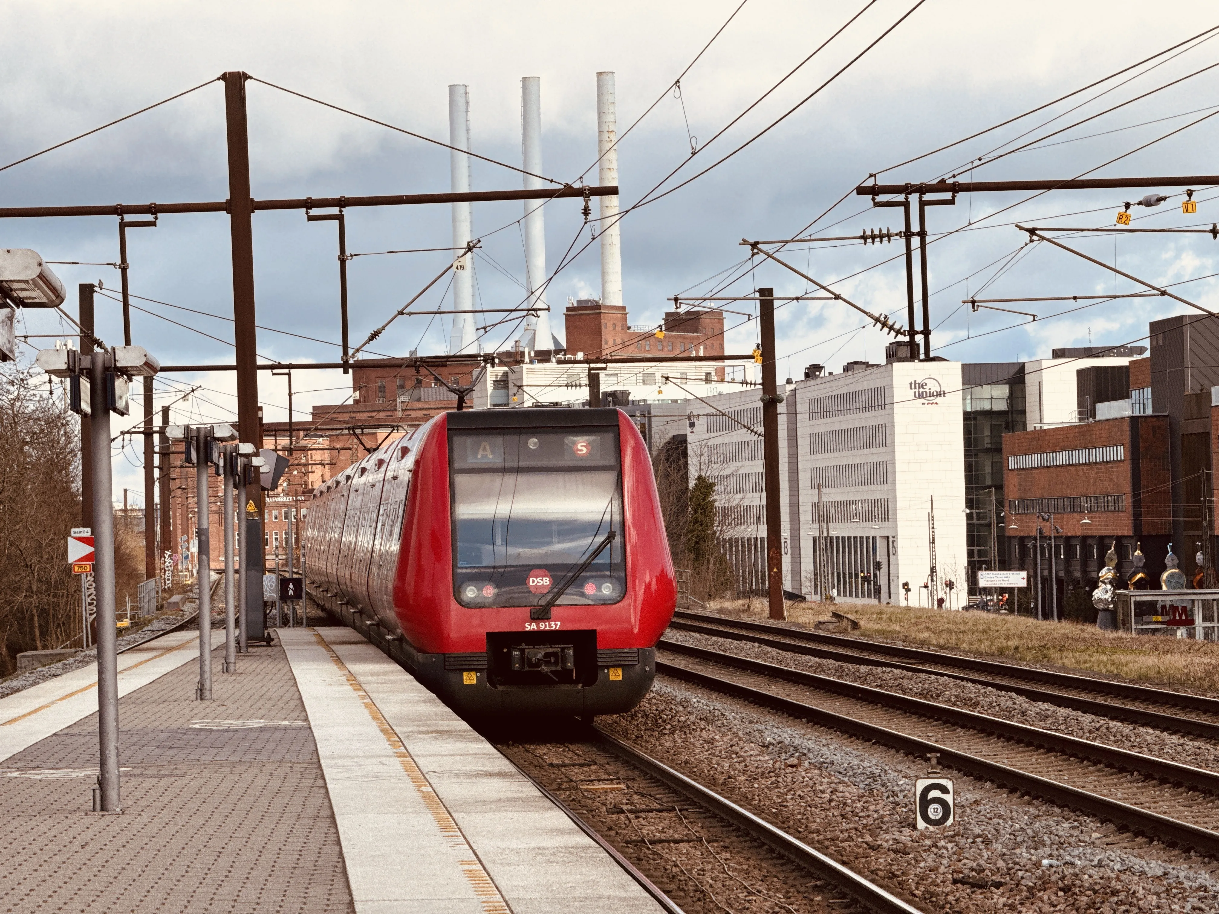 Billede af DSB SA 8137 fotograferet ud for Nordhavn S-togstrinbræt.