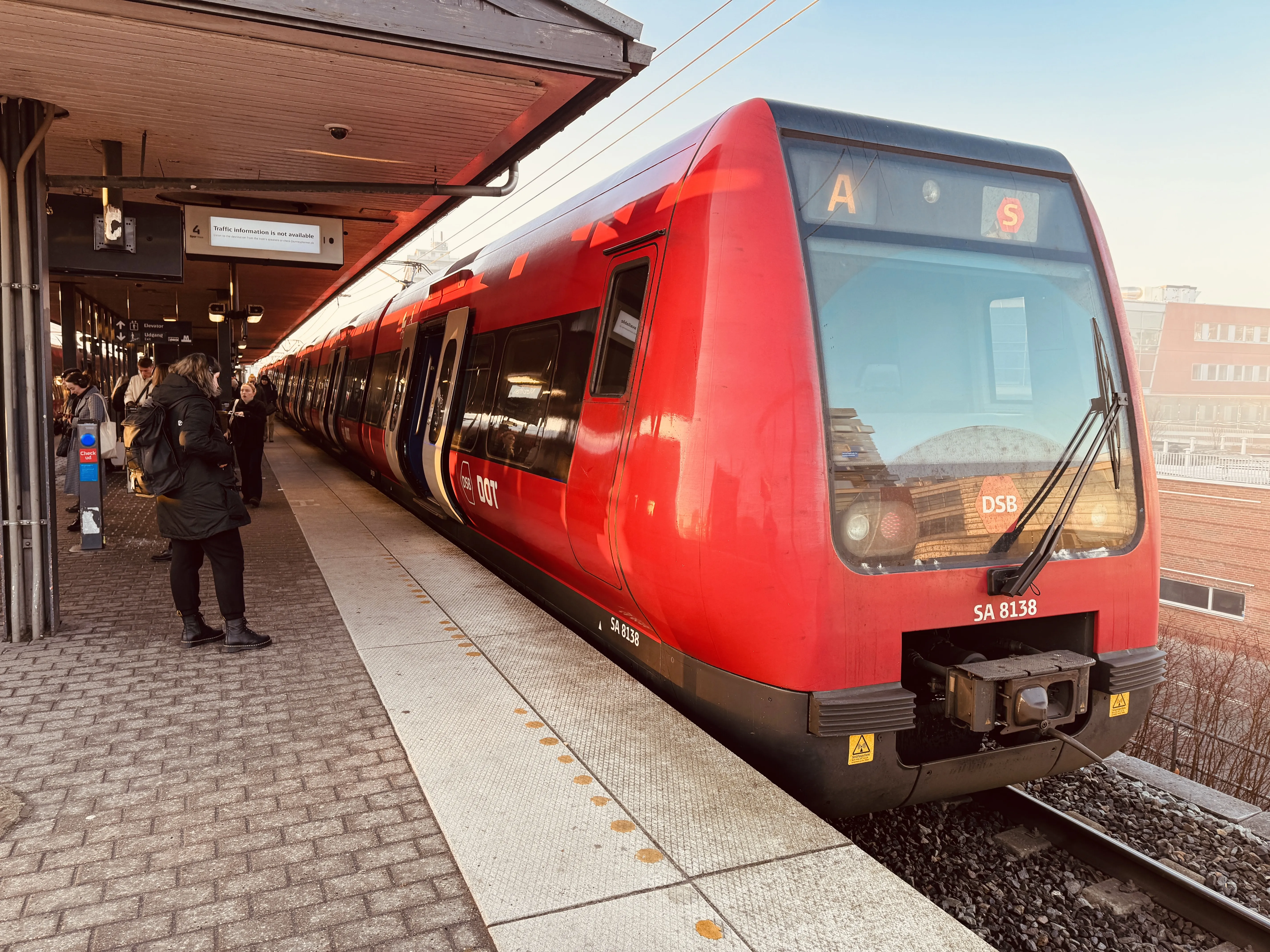 Billede af DSB SA 8138 fotograferet ud for Nordhavn S-togstrinbræt.