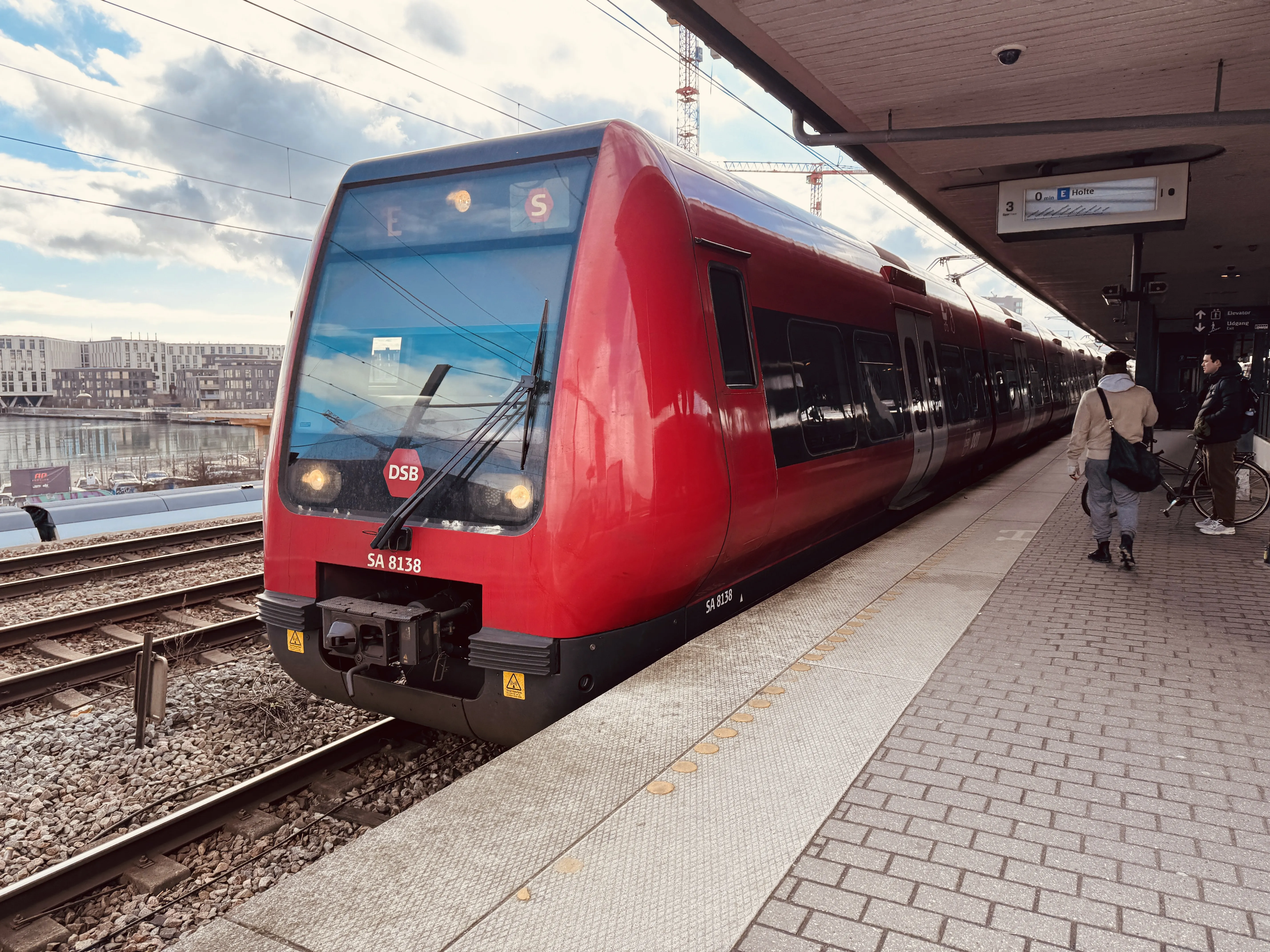 Billede af DSB SA 8138 fotograferet ud for Nordhavn S-togstrinbræt.