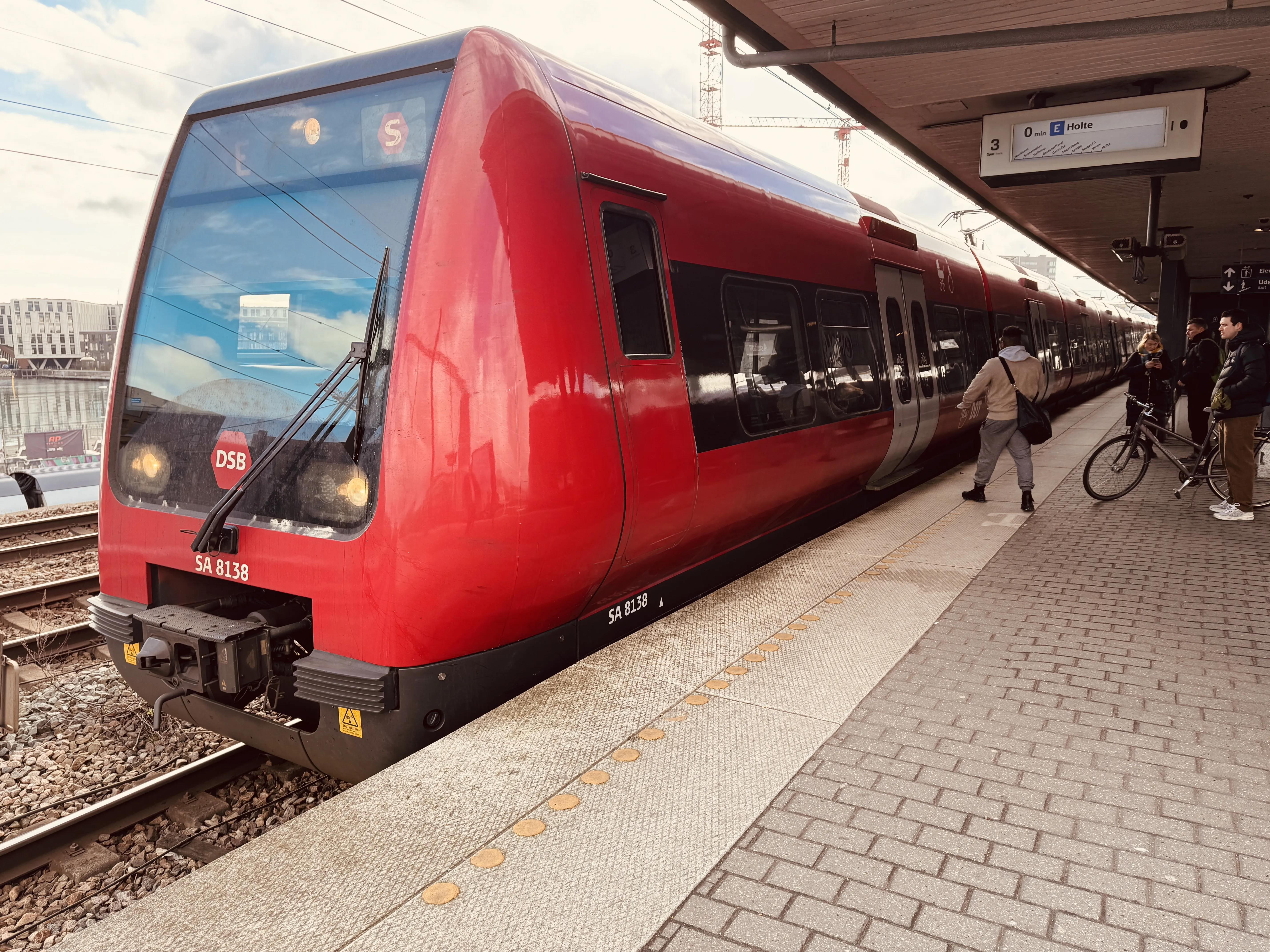 Billede af DSB SA 8138 fotograferet ud for Nordhavn S-togstrinbræt.