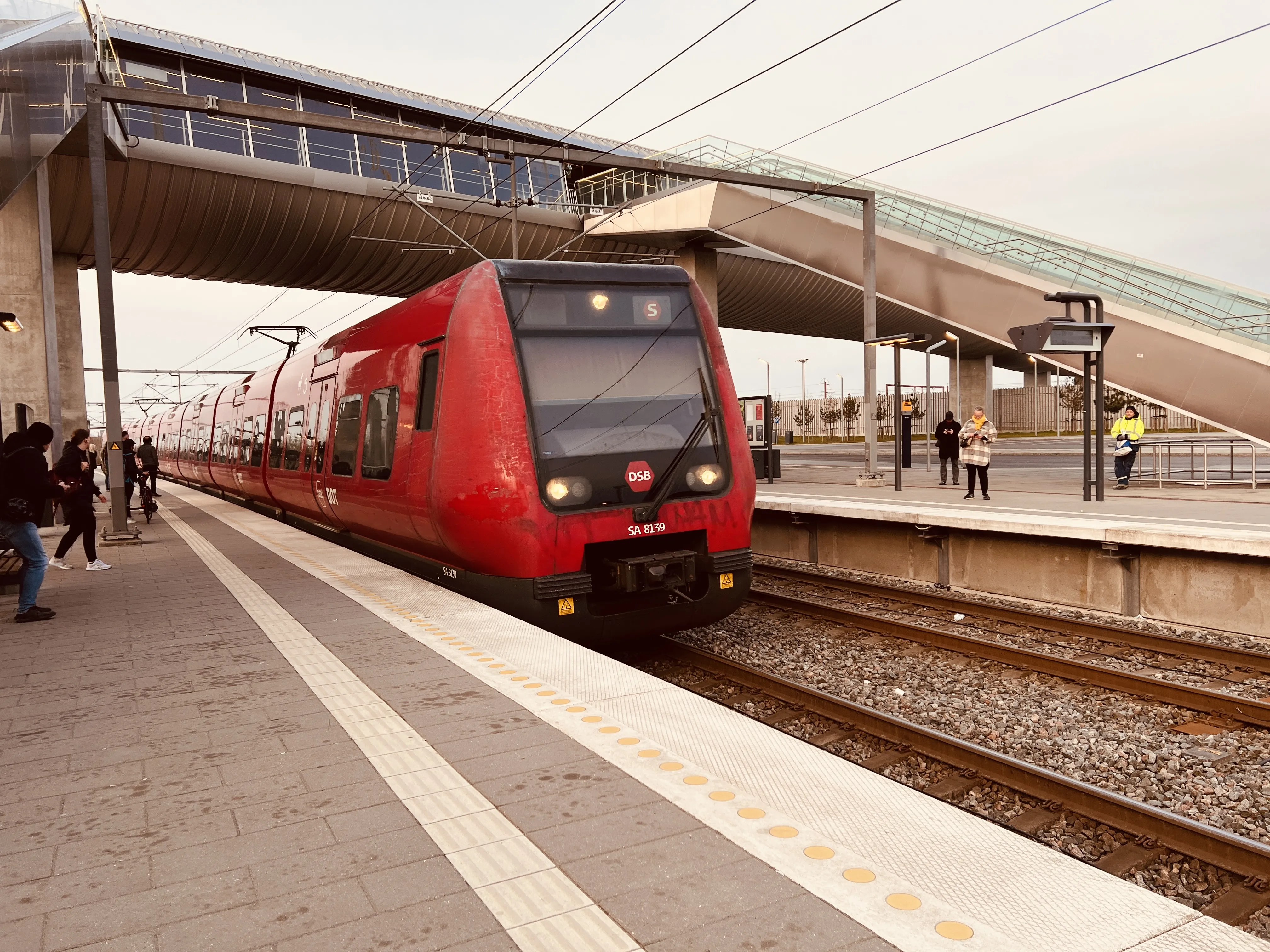 Billede af DSB SA 8139 fotograferet ud for Køge Nord S-togstrinbræt.