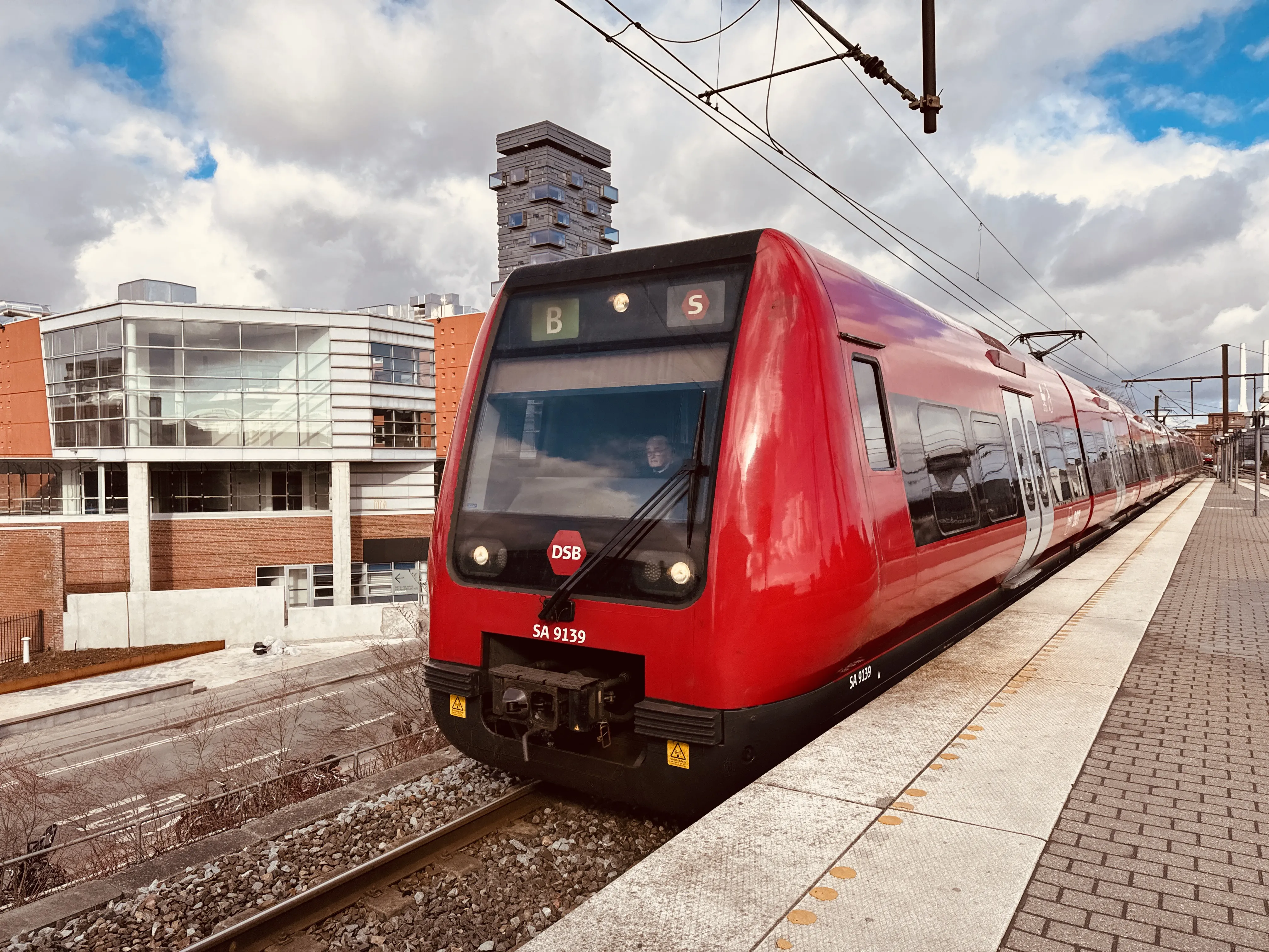 Billede af DSB SA 8139 fotograferet ud for Nordhavn S-togstrinbræt.