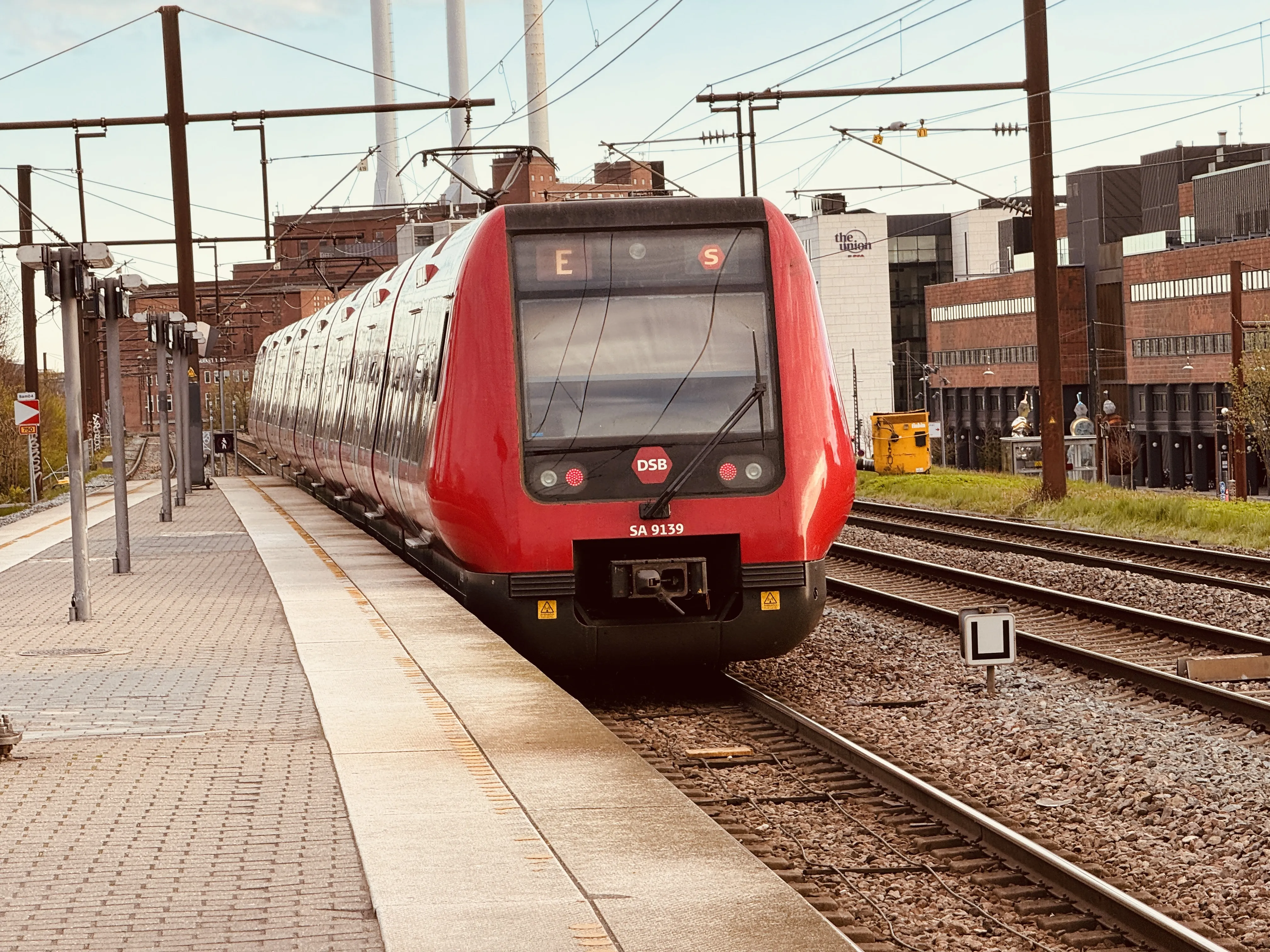 Billede af DSB SA 8139 fotograferet ud for Nordhavn S-togstrinbræt.