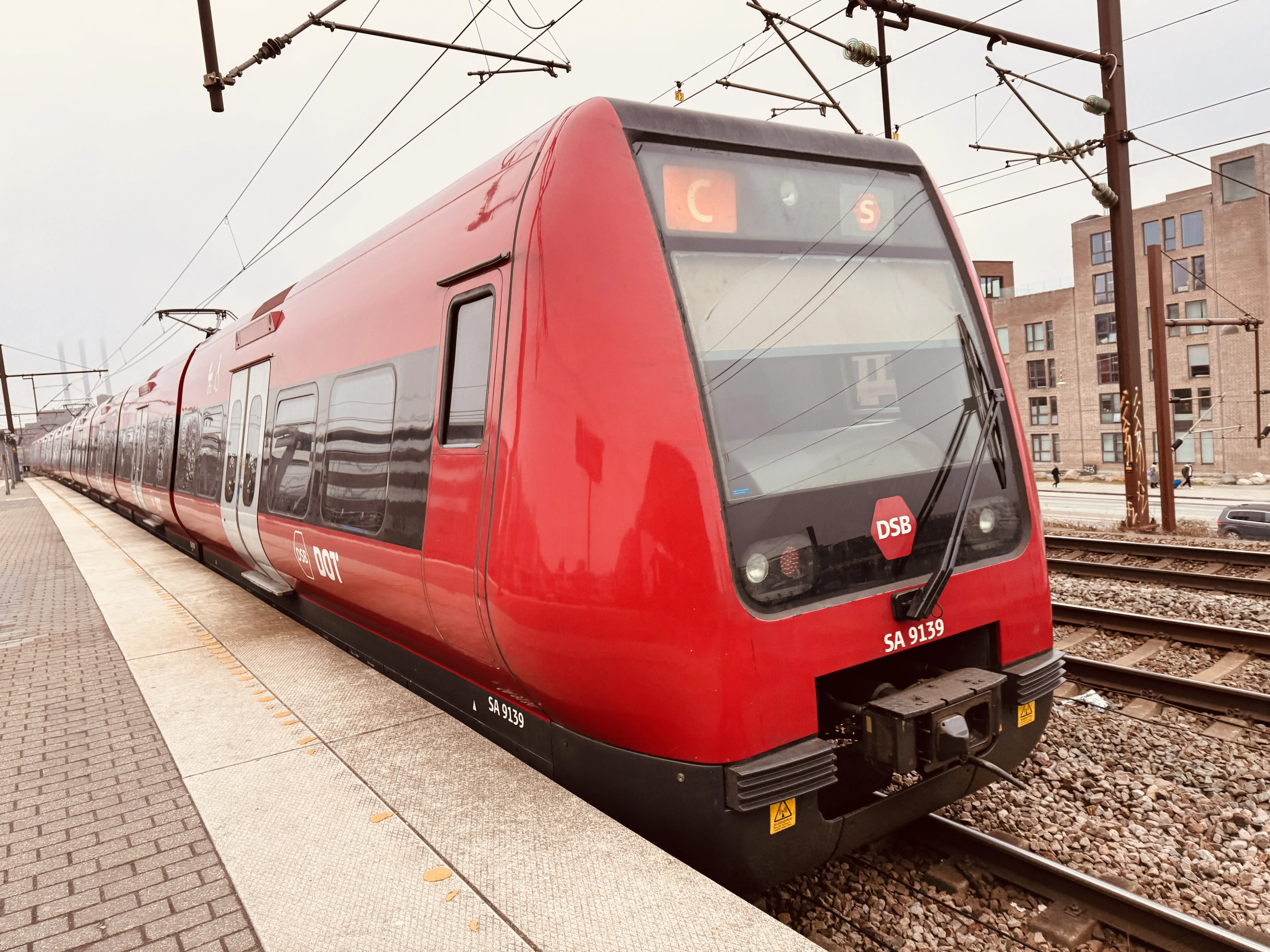 Billede af DSB SA 8139 fotograferet ud for Nordhavn S-togstrinbræt.