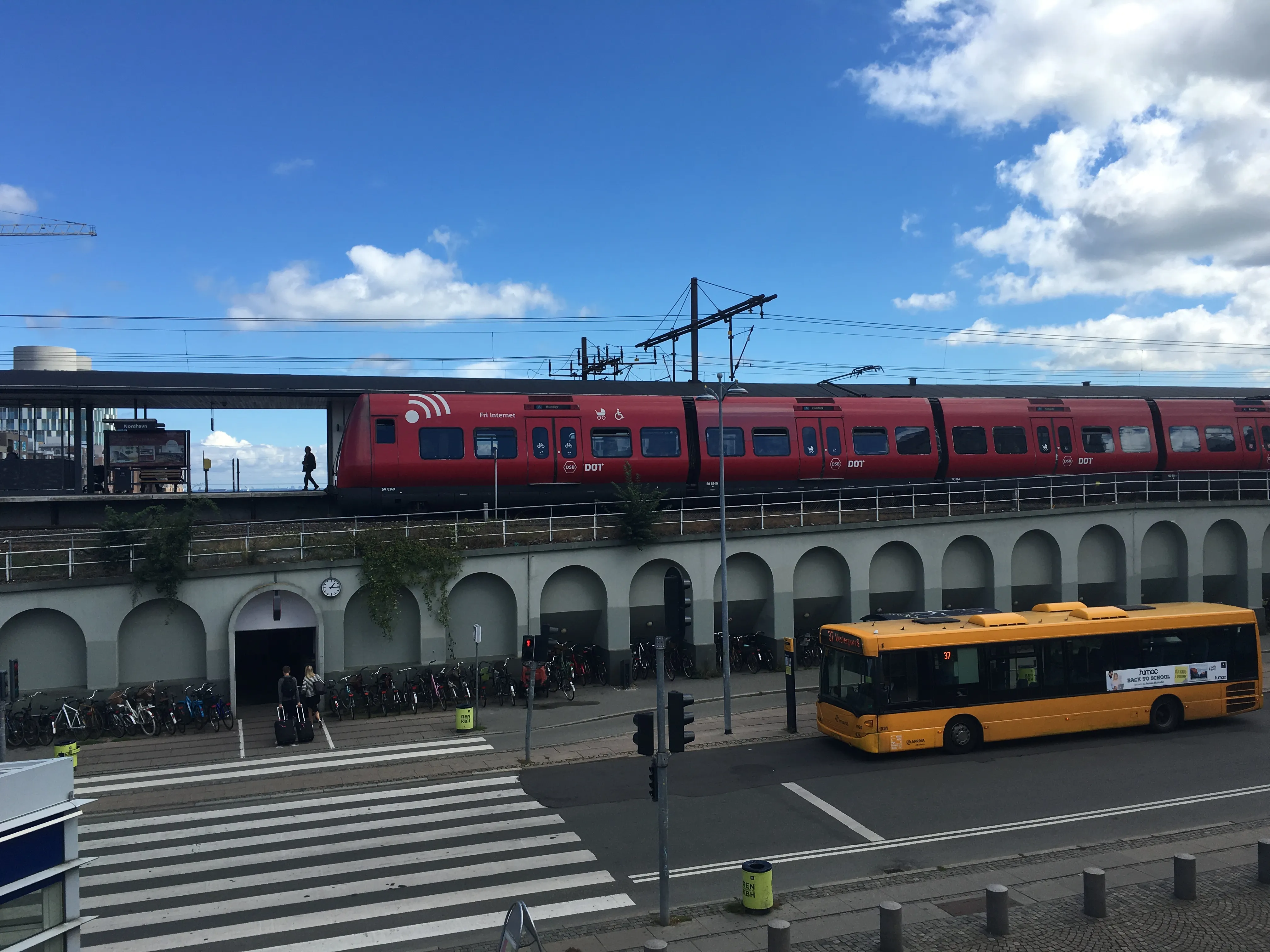 Billede af DSB SA 8140 fotograferet ud for Nordhavn S-togstrinbræt.