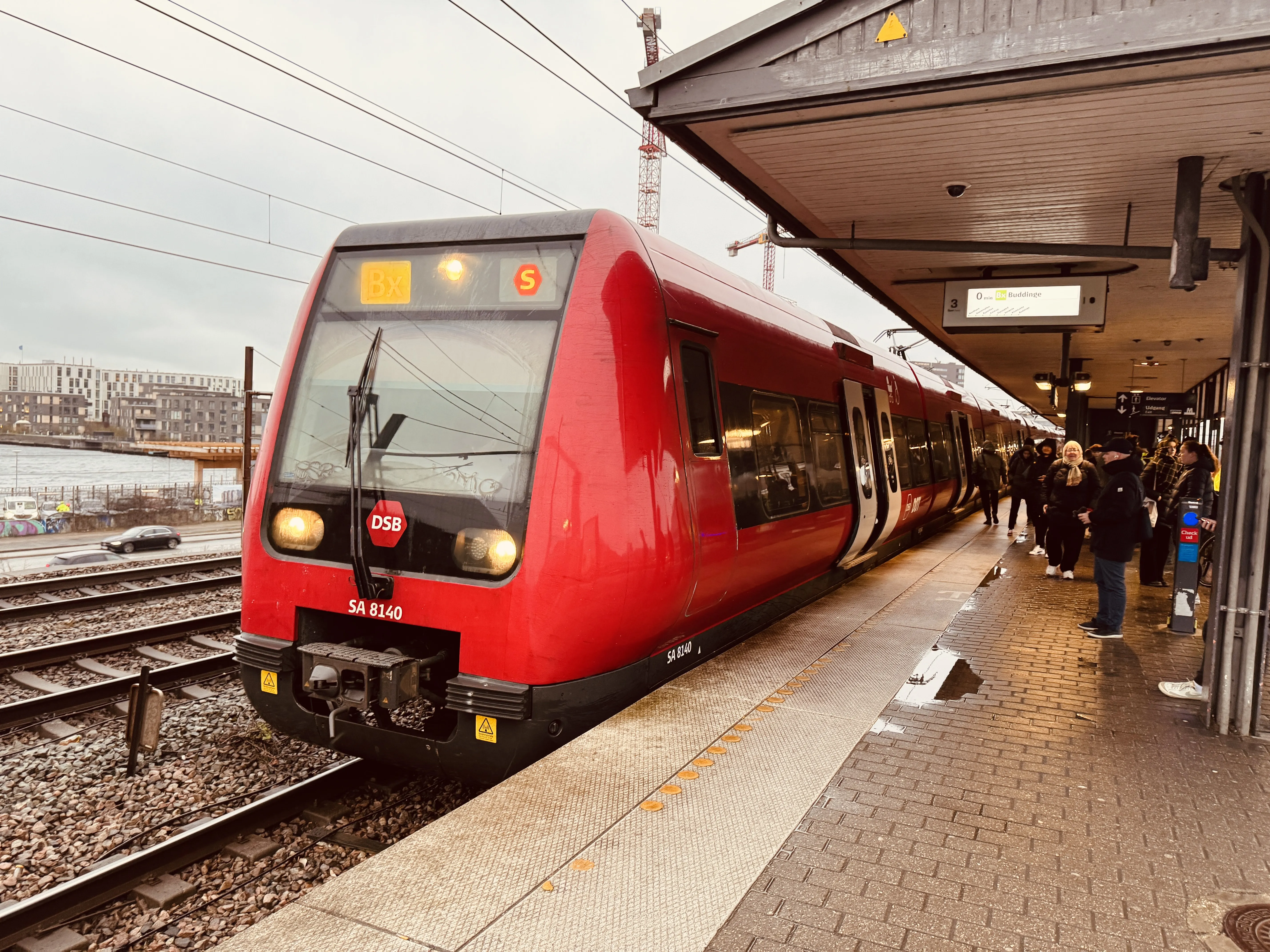 Billede af DSB SA 8140 fotograferet ud for Nordhavn S-togstrinbræt.