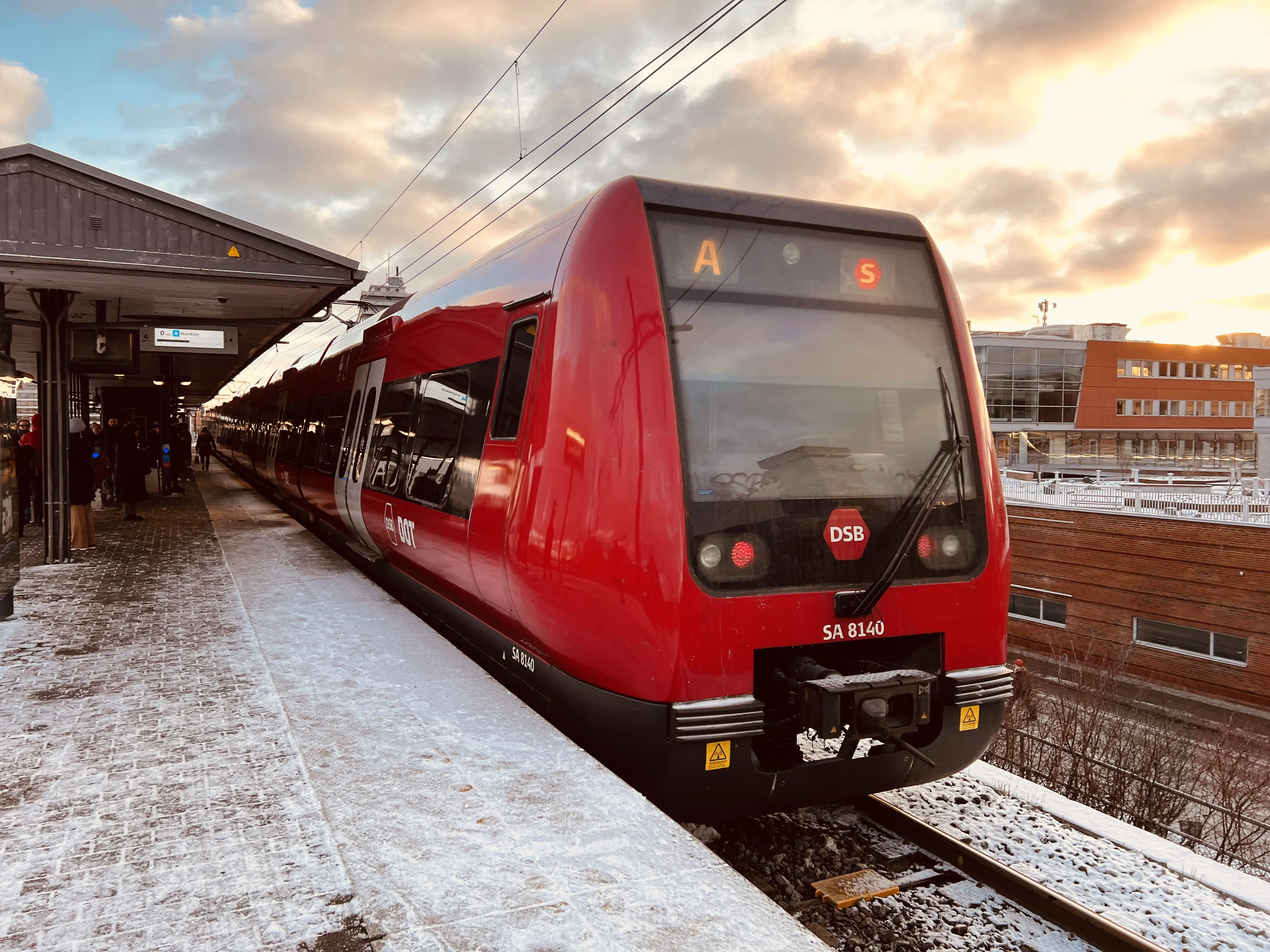 Billede af DSB SA 8140 fotograferet ud for Nordhavn S-togstrinbræt.