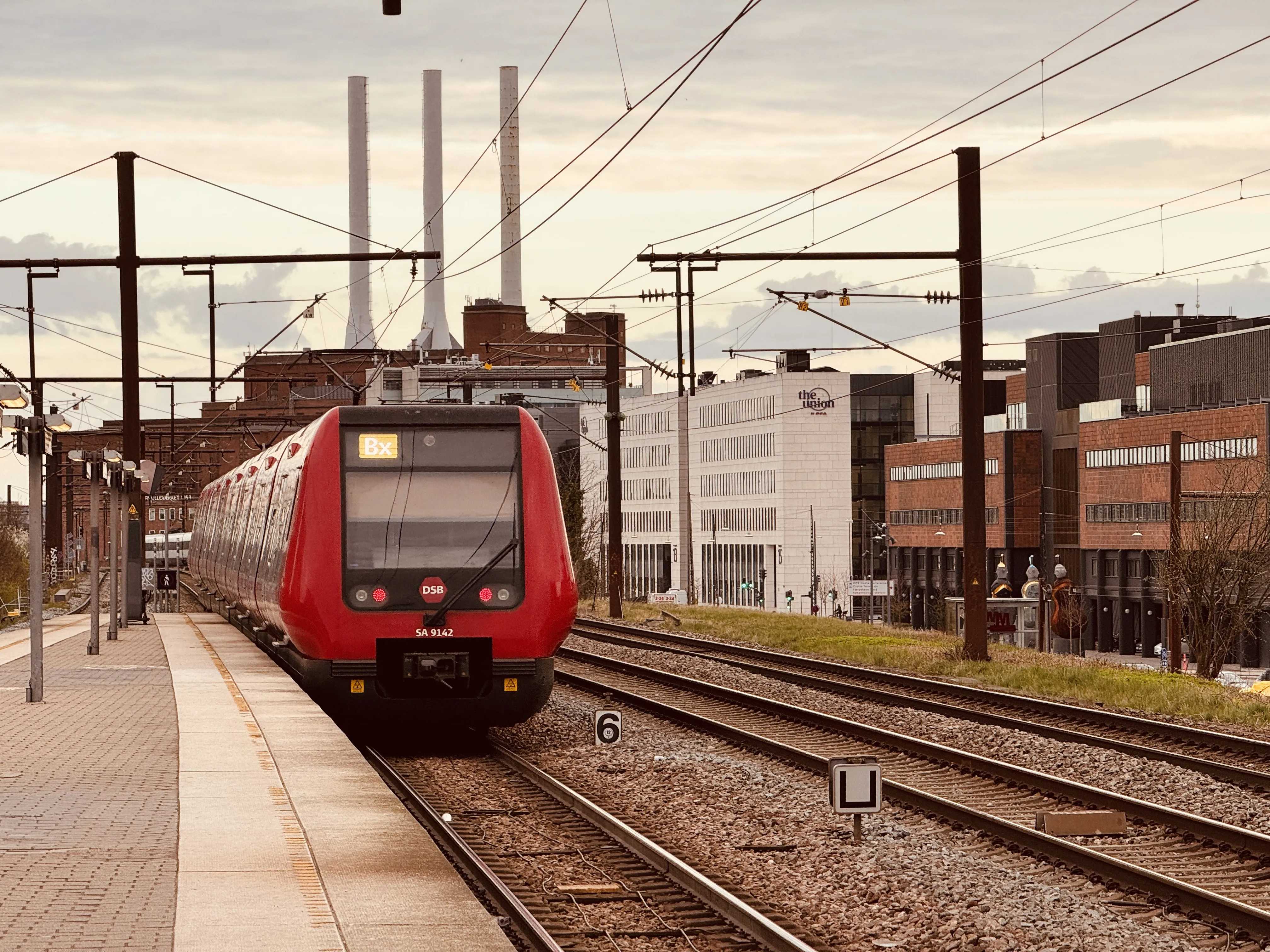 Billede af DSB SA 8142 fotograferet ud for Nordhavn S-togstrinbræt.