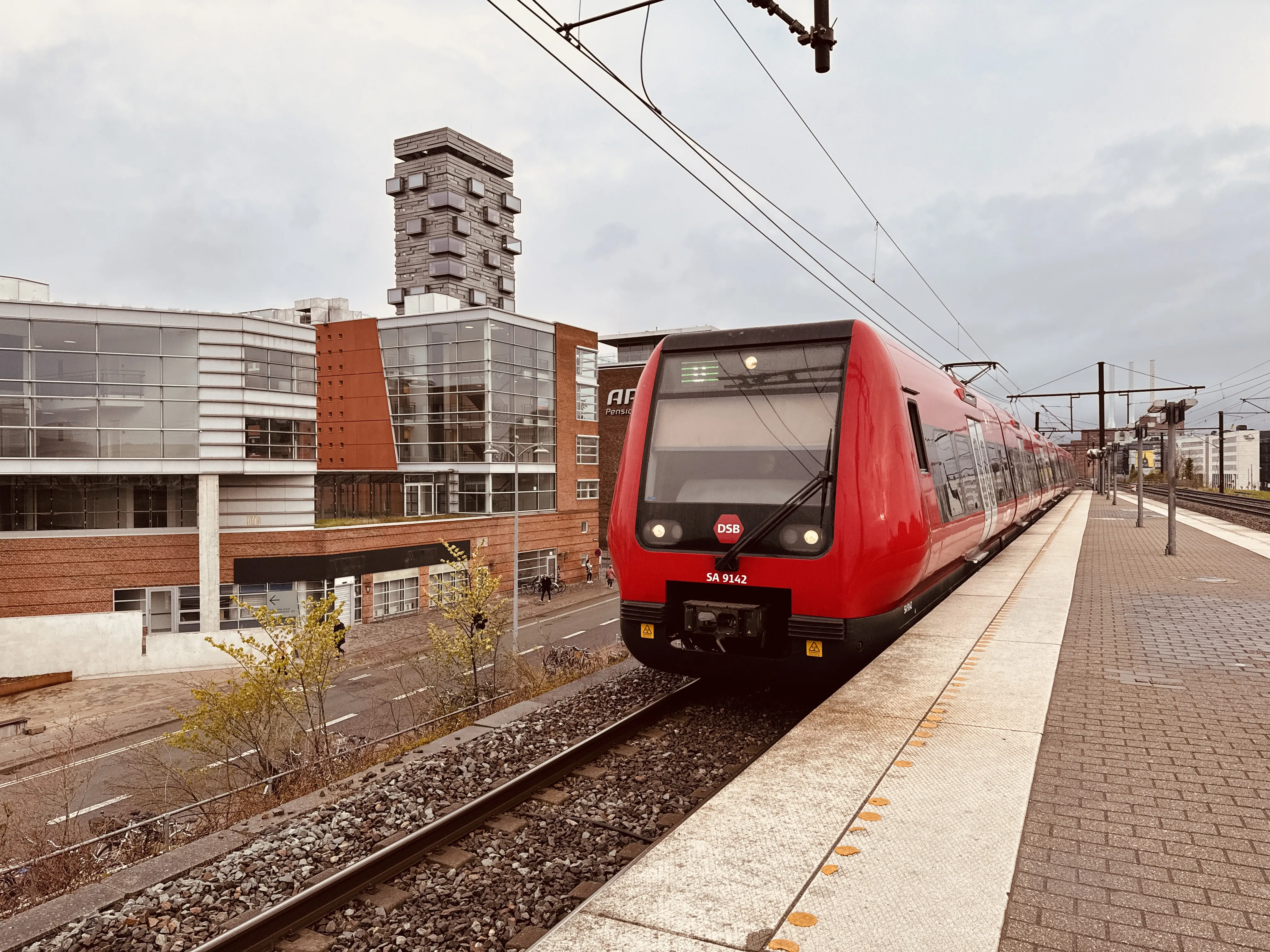 Billede af DSB SA 8142 fotograferet ud for Nordhavn S-togstrinbræt.