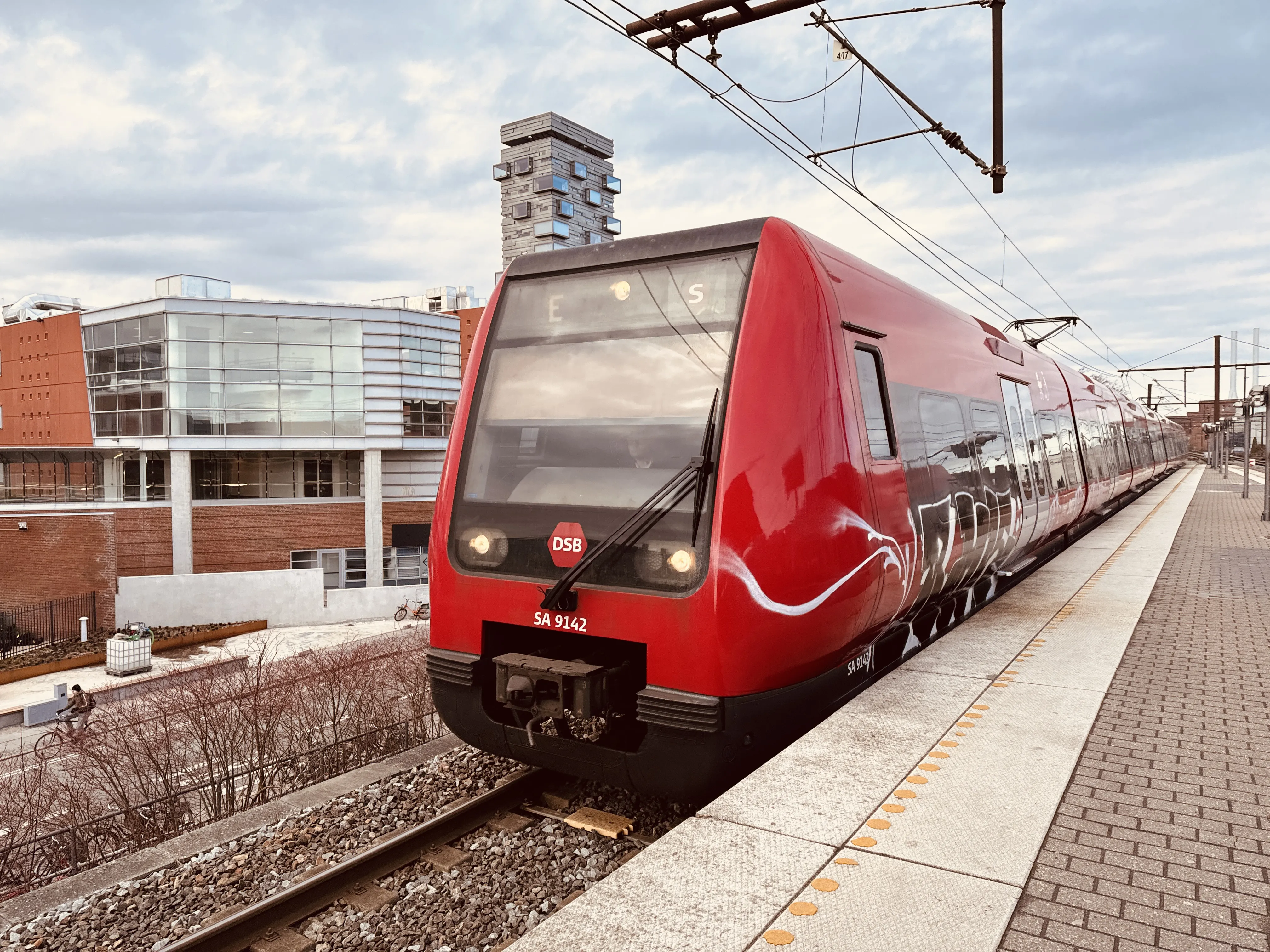 Billede af DSB SA 8142 fotograferet ud for Nordhavn S-togstrinbræt.