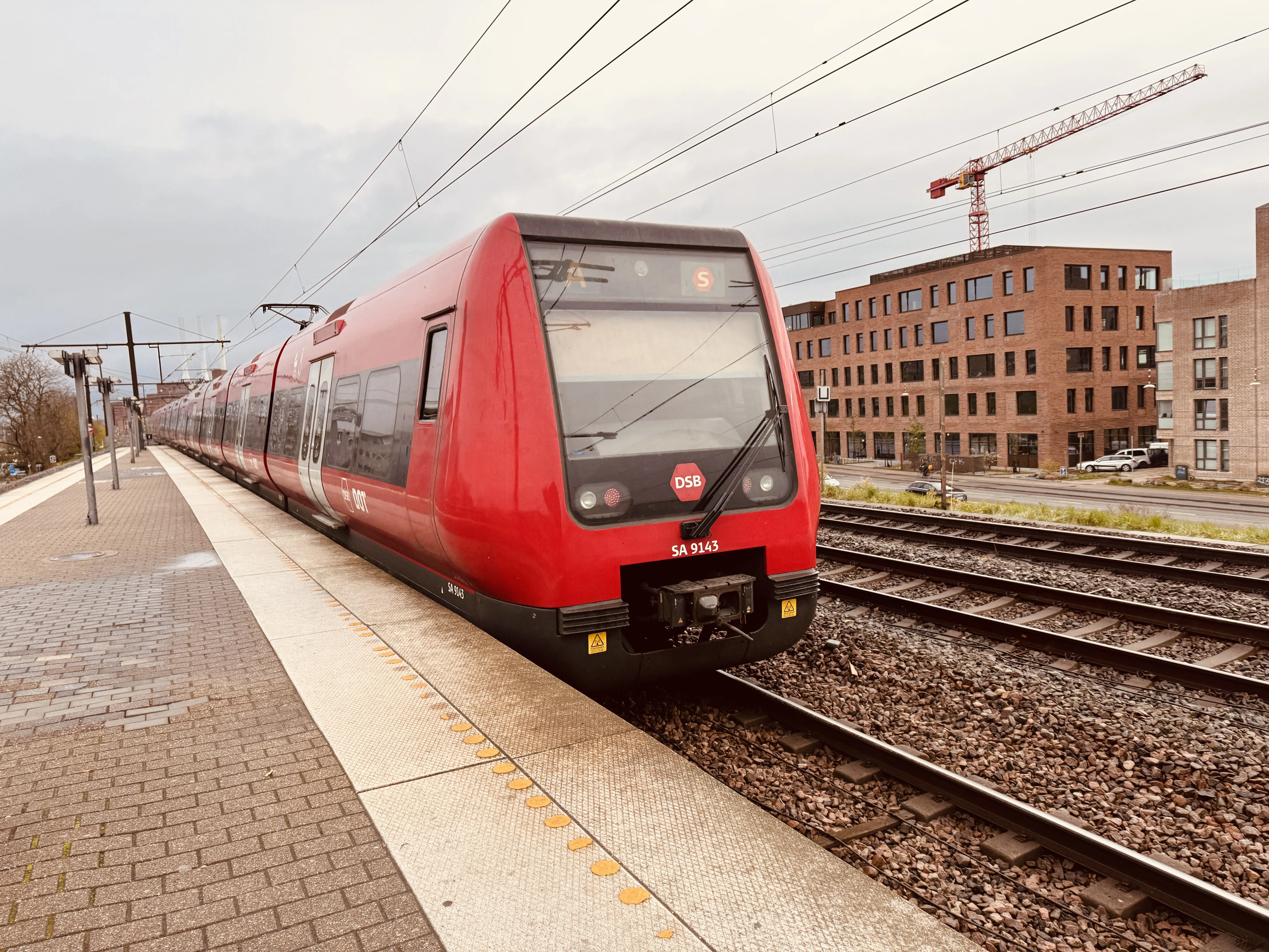 Billede af DSB SA 8143 fotograferet ud for Nordhavn S-togstrinbræt.