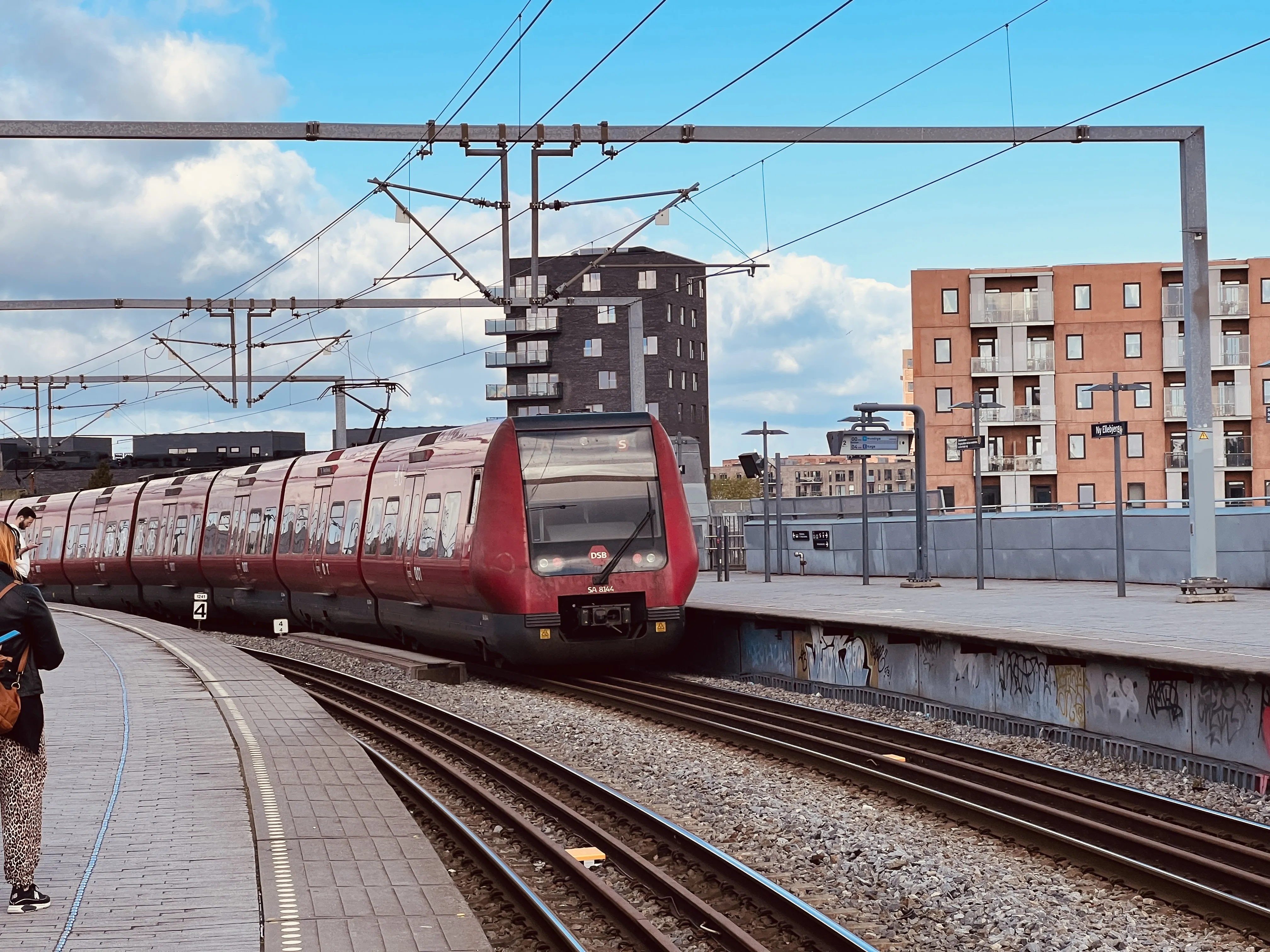 Billede af DSB SA 8144 fotograferet ud for Ny Ellebjerg Trinbræt.