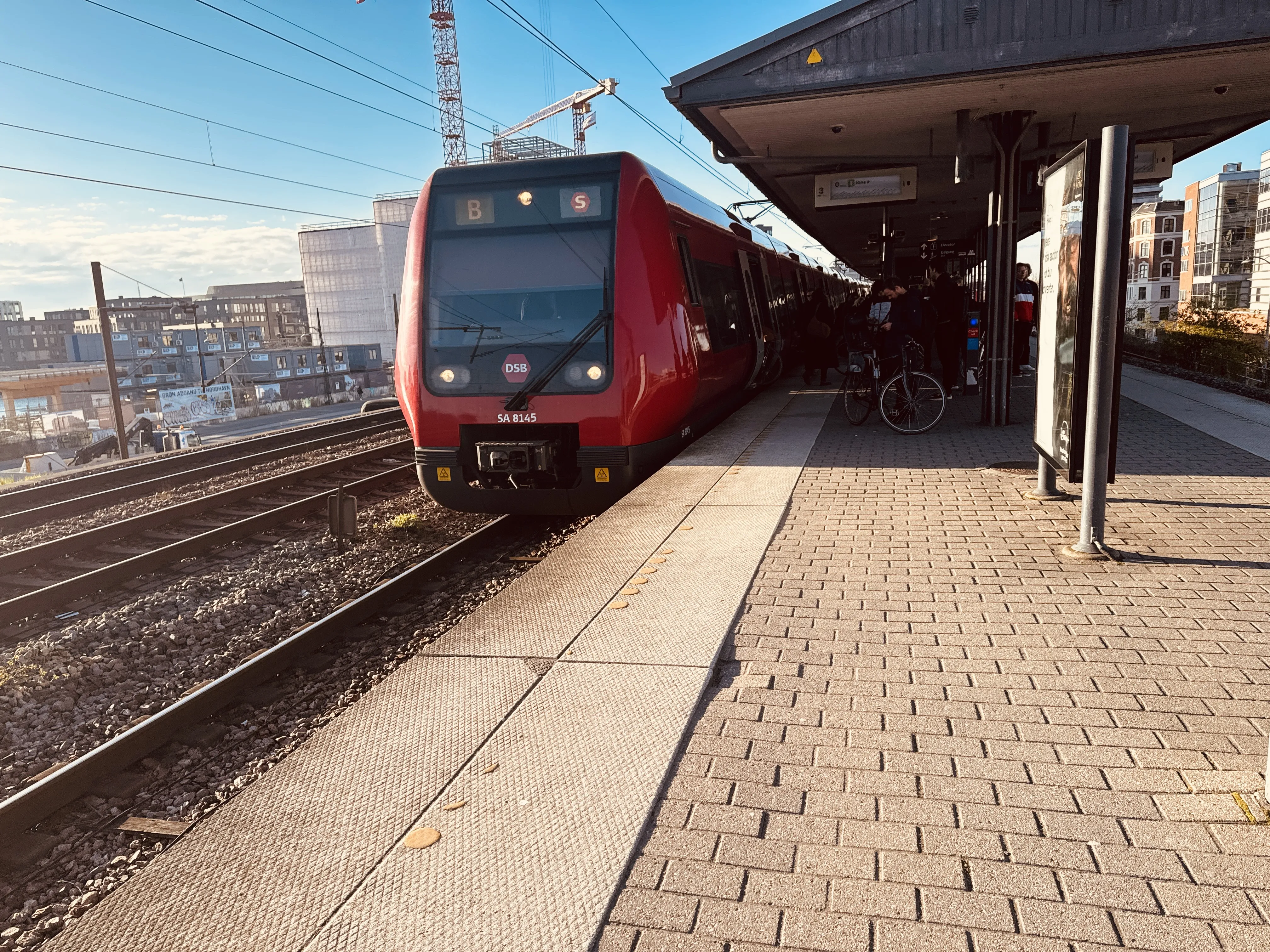 Billede af DSB SA 8145 fotograferet ud for Nordhavn S-togstrinbræt.