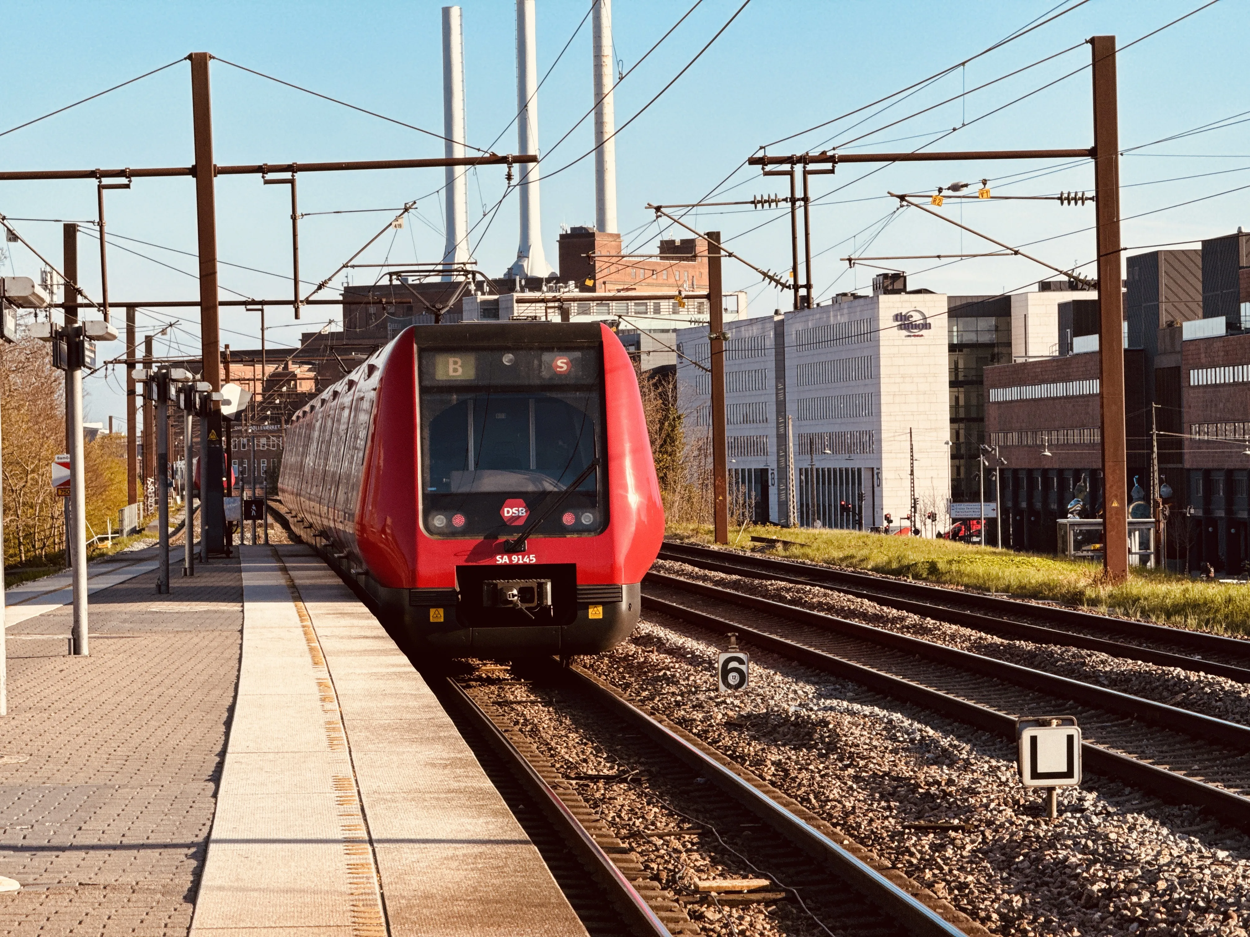 Billede af DSB SA 8145 fotograferet ud for Nordhavn S-togstrinbræt.