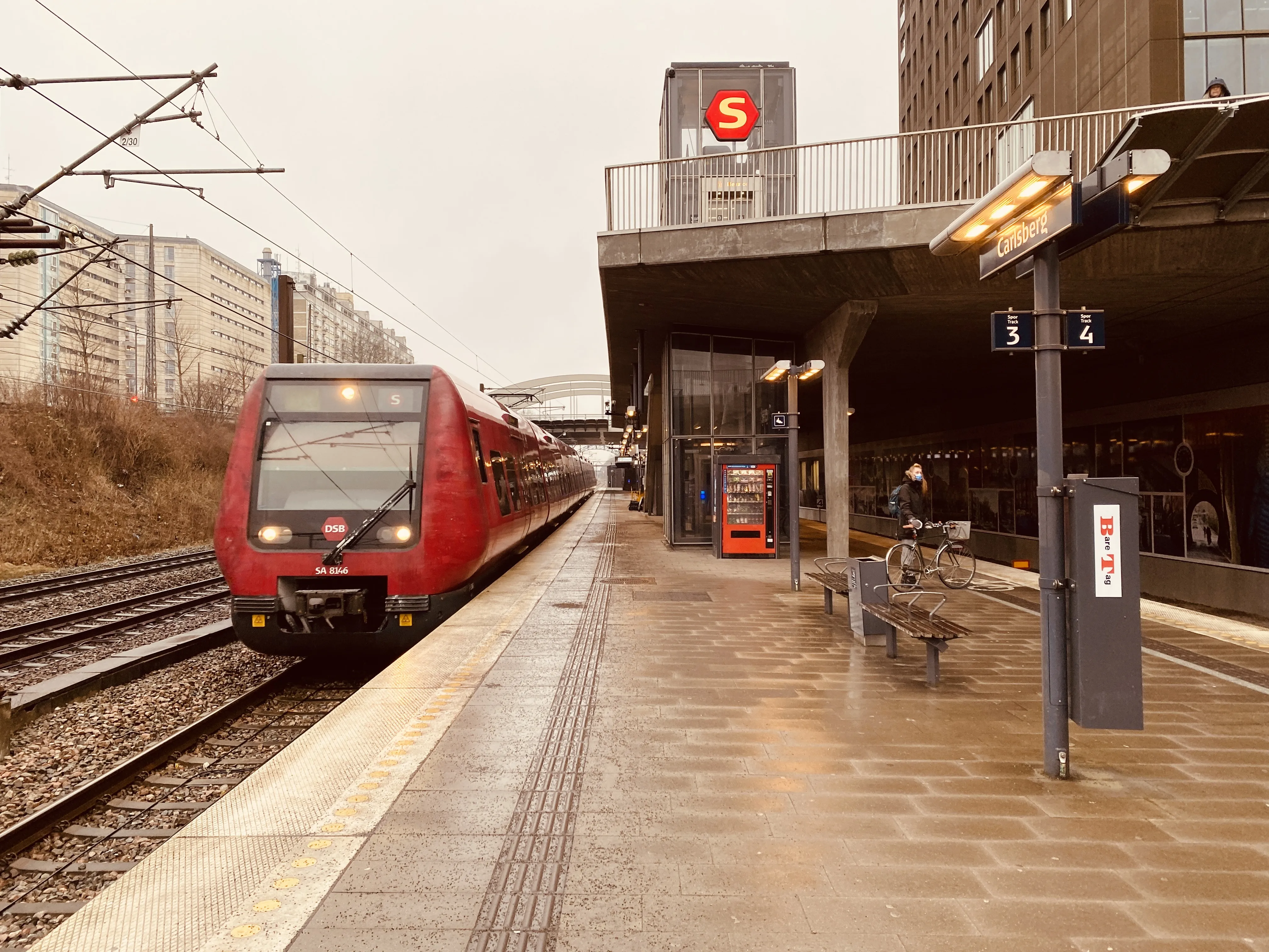 Billede af DSB SA 8146 fotograferet ud for Carlsberg S-togstrinbræt.
