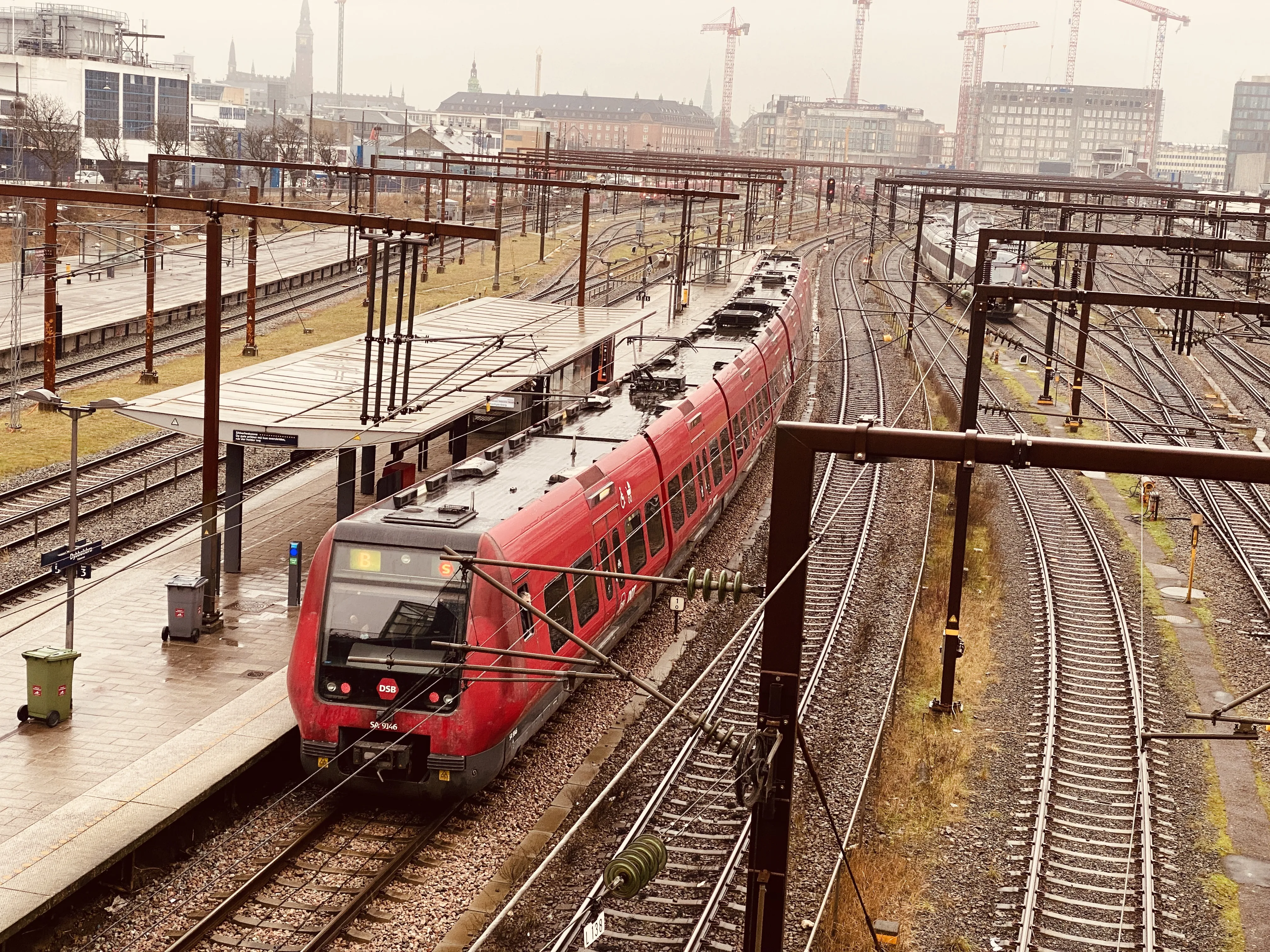 Billede af DSB SA 8146 fotograferet ud for Dybbølsbro S-togstrinbræt.