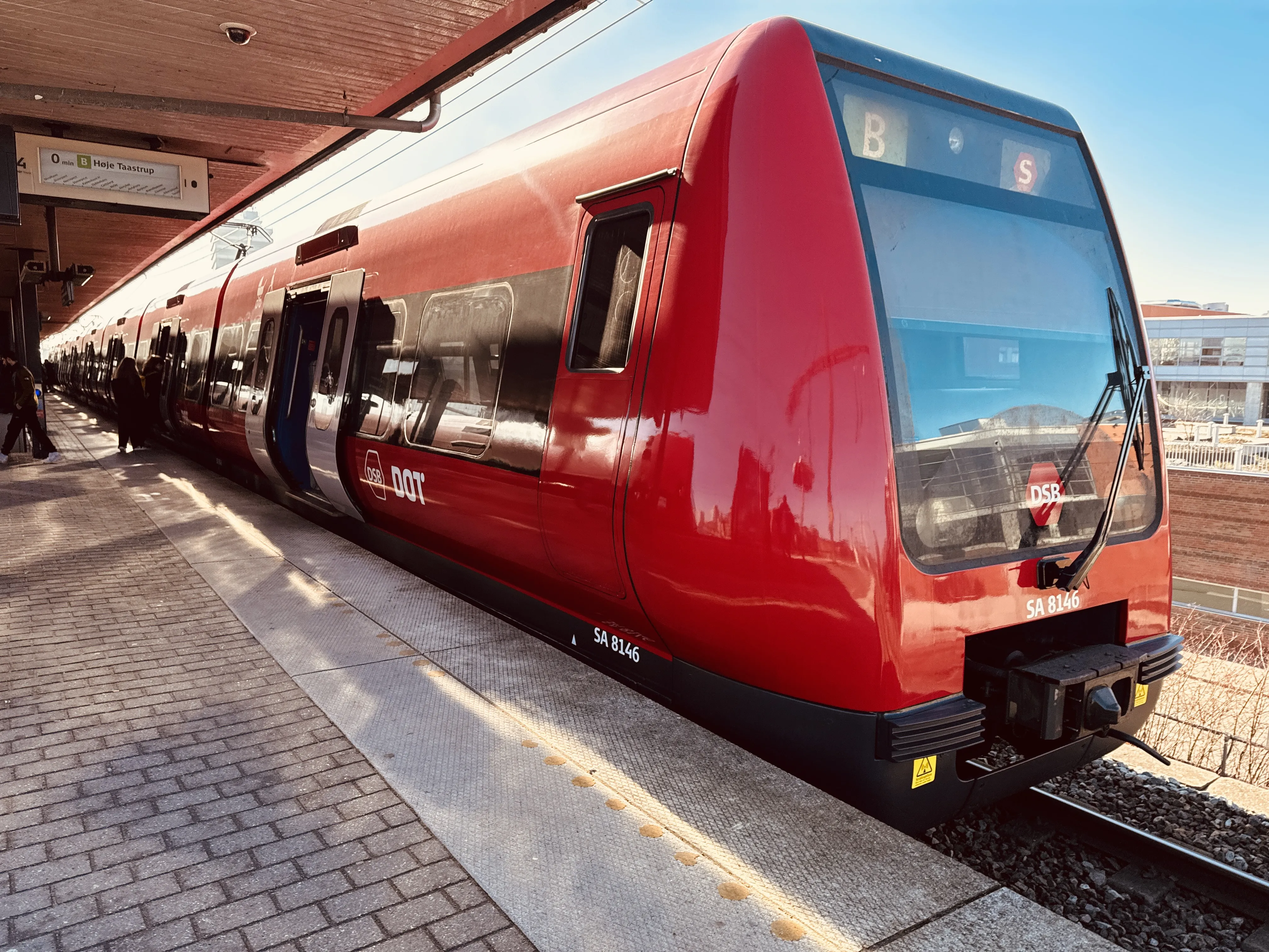 Billede af DSB SA 8146 fotograferet ud for Nordhavn S-togstrinbræt.