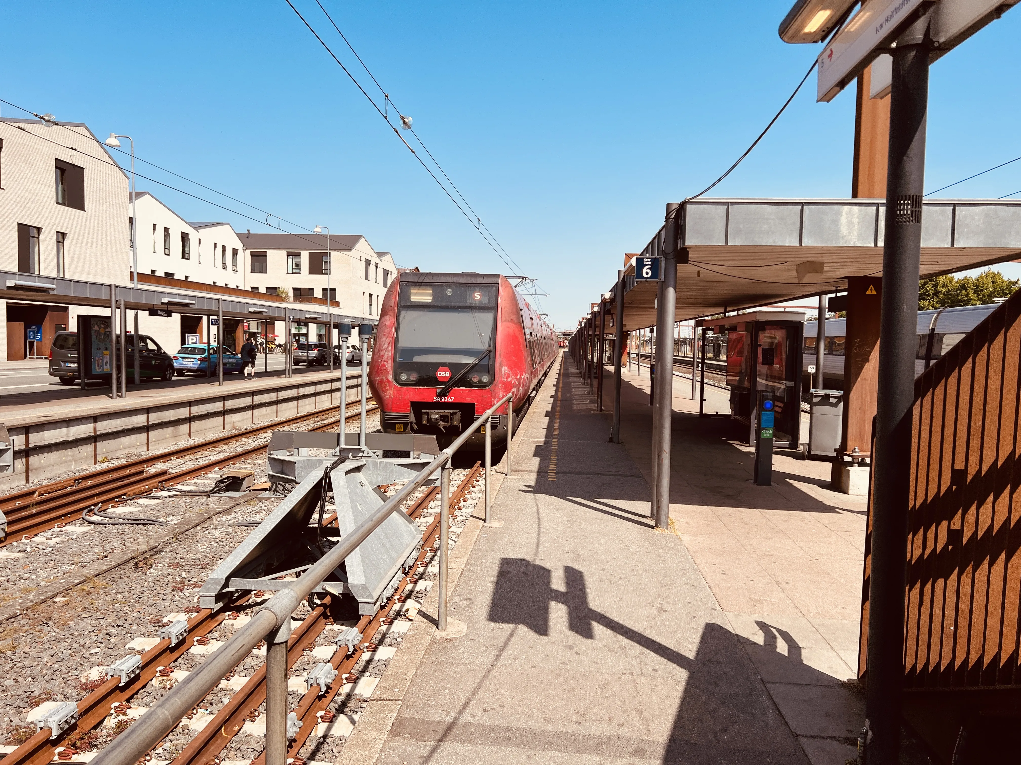 Billede af DSB SA 8147 fotograferet ud for Køge Station.