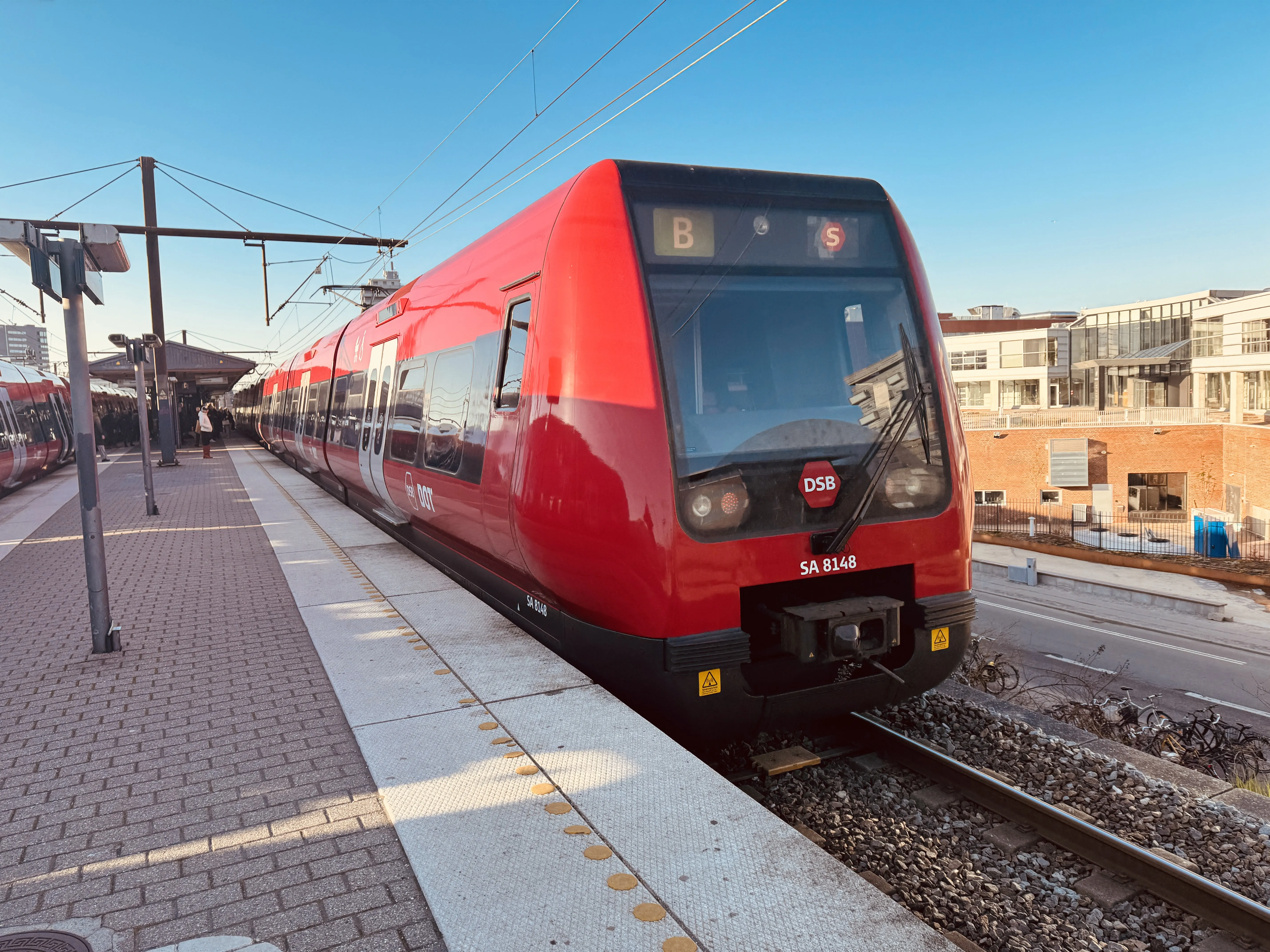 Billede af DSB SA 8148 fotograferet ud for Nordhavn S-togstrinbræt.