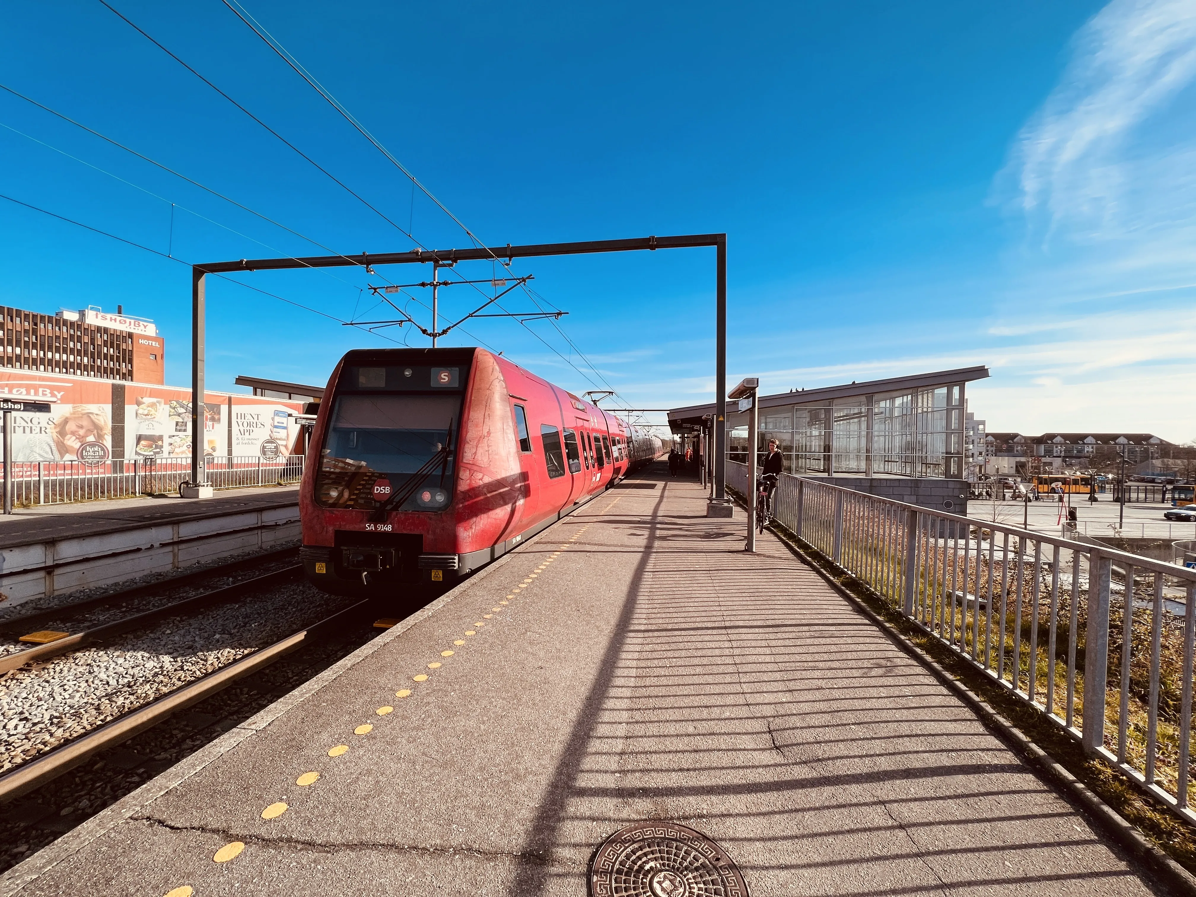 Billede af DSB SA 8148 fotograferet ud for Ishøj S-togsstation.