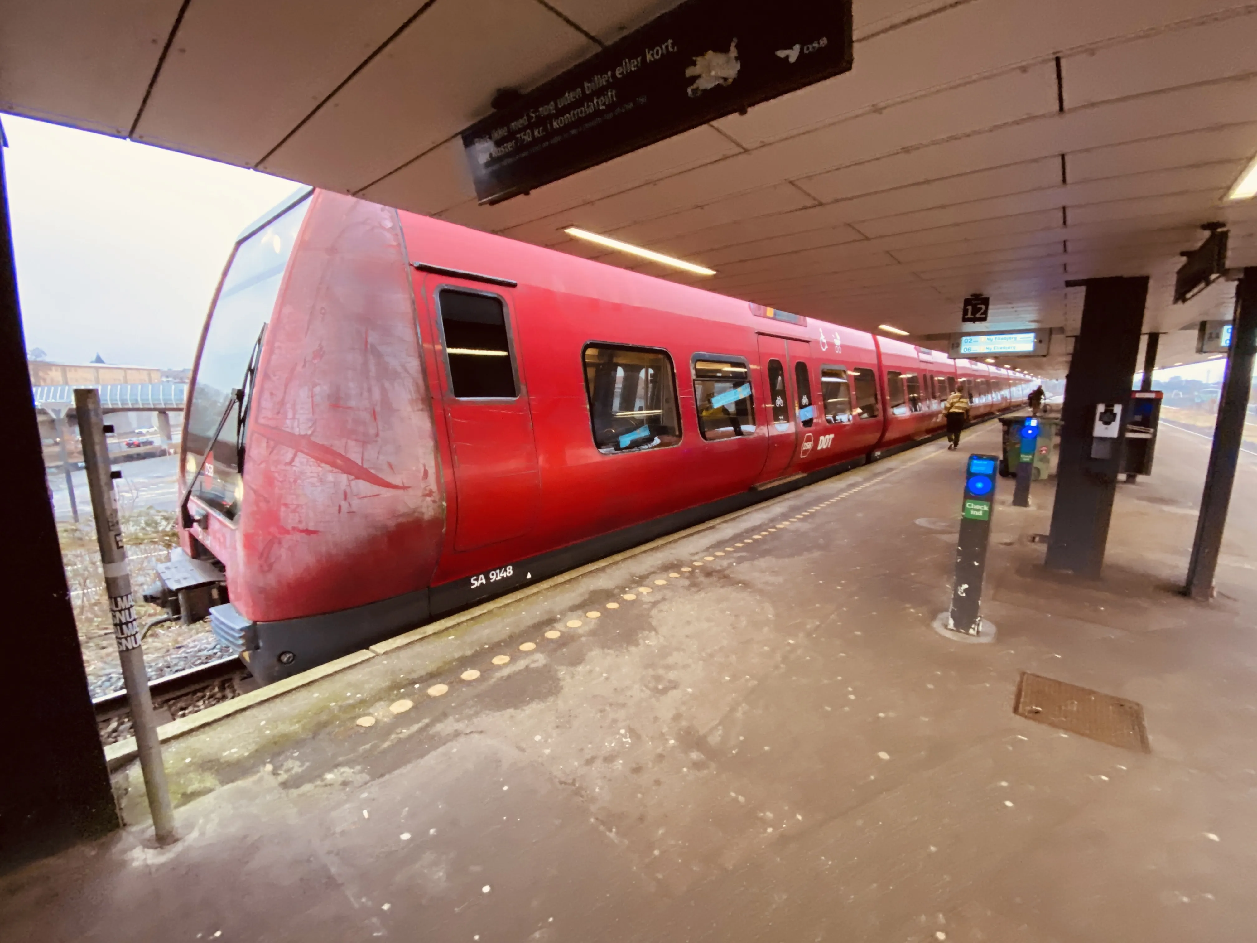 Billede af DSB SA 8148 fotograferet ud for Ryparken S-togstrinbræt.