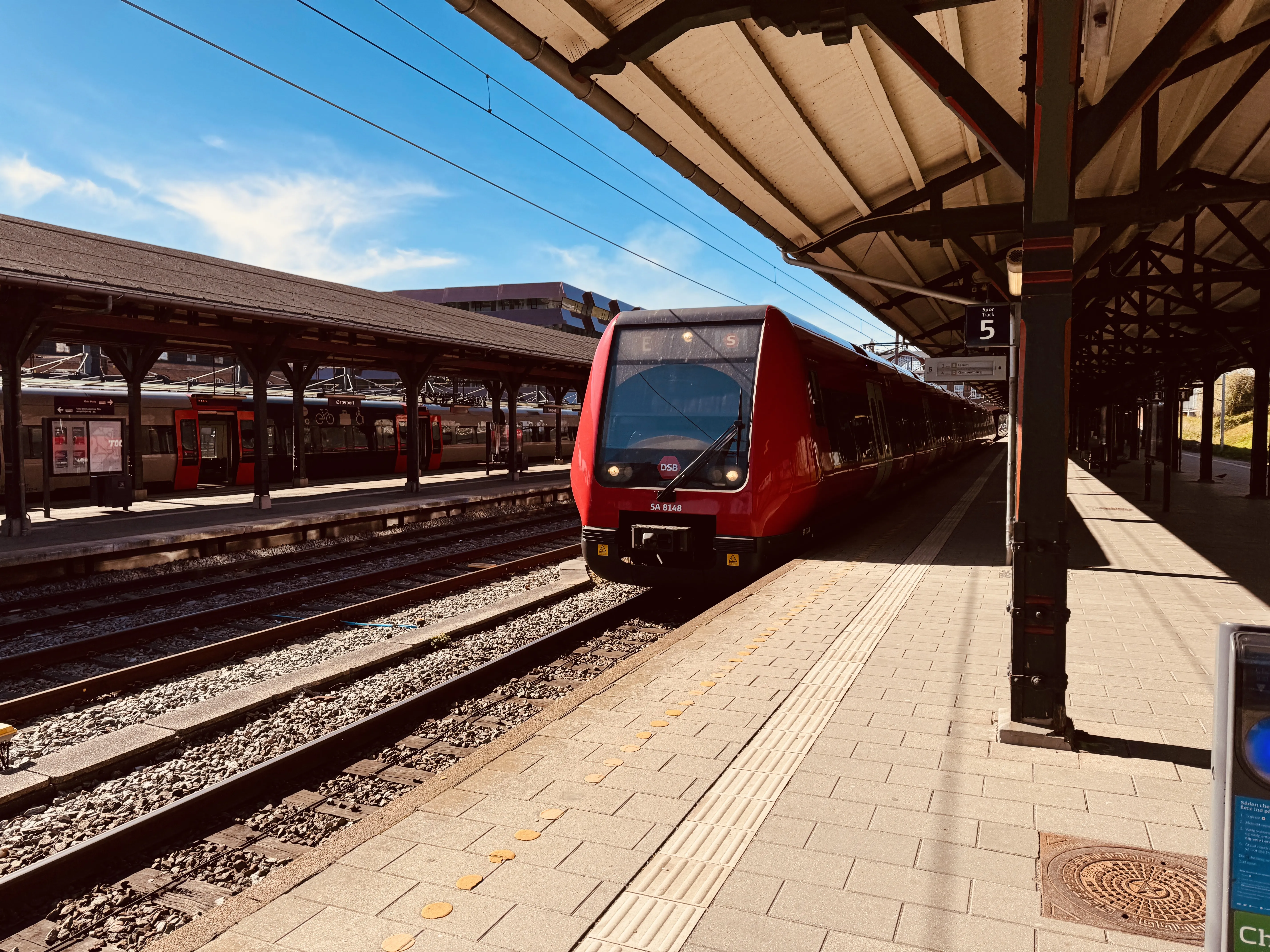 Billede af DSB SA 8148 fotograferet ud for Østerport Station.