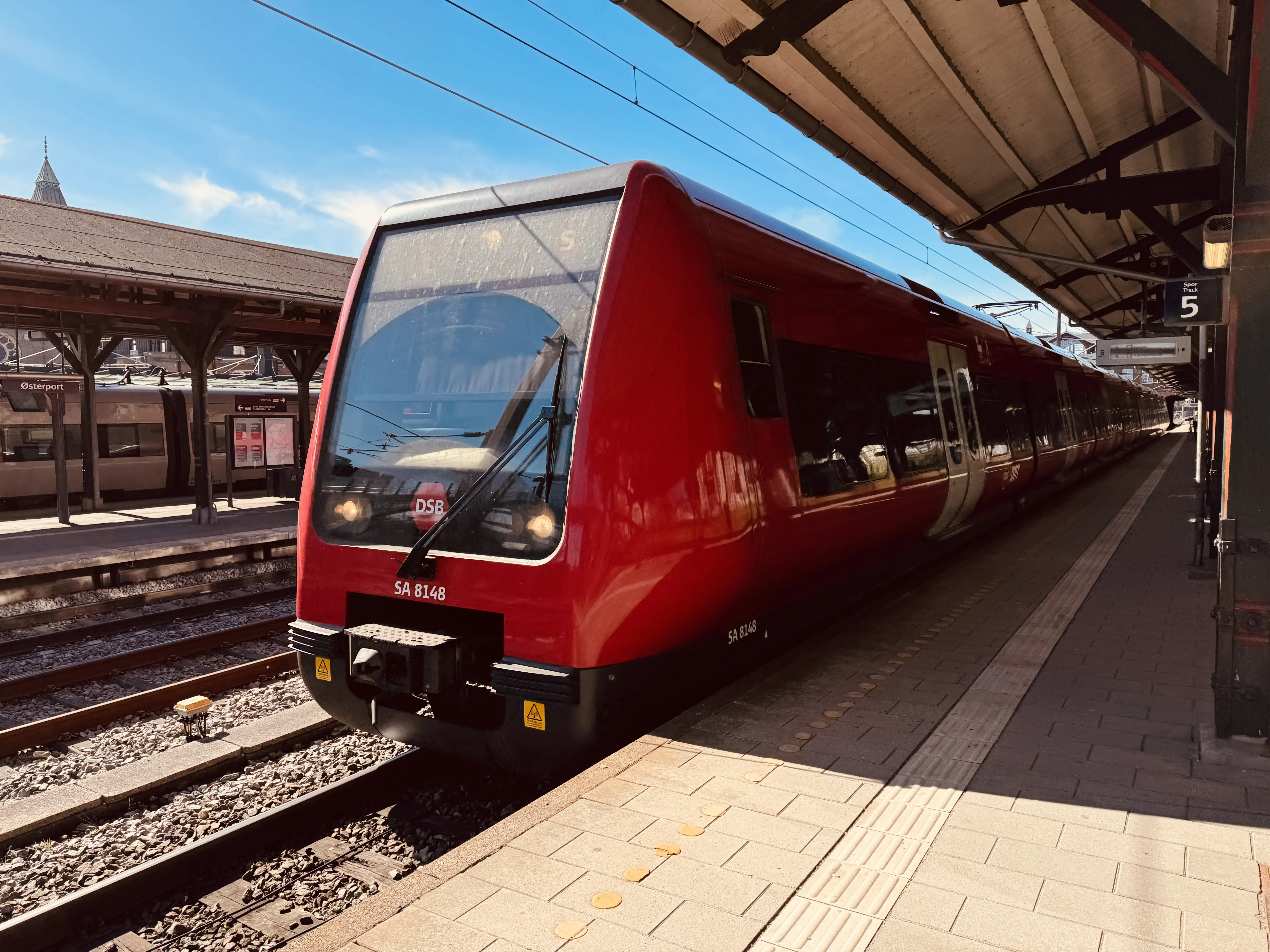 Billede af DSB SA 8148 fotograferet ud for Østerport Station.