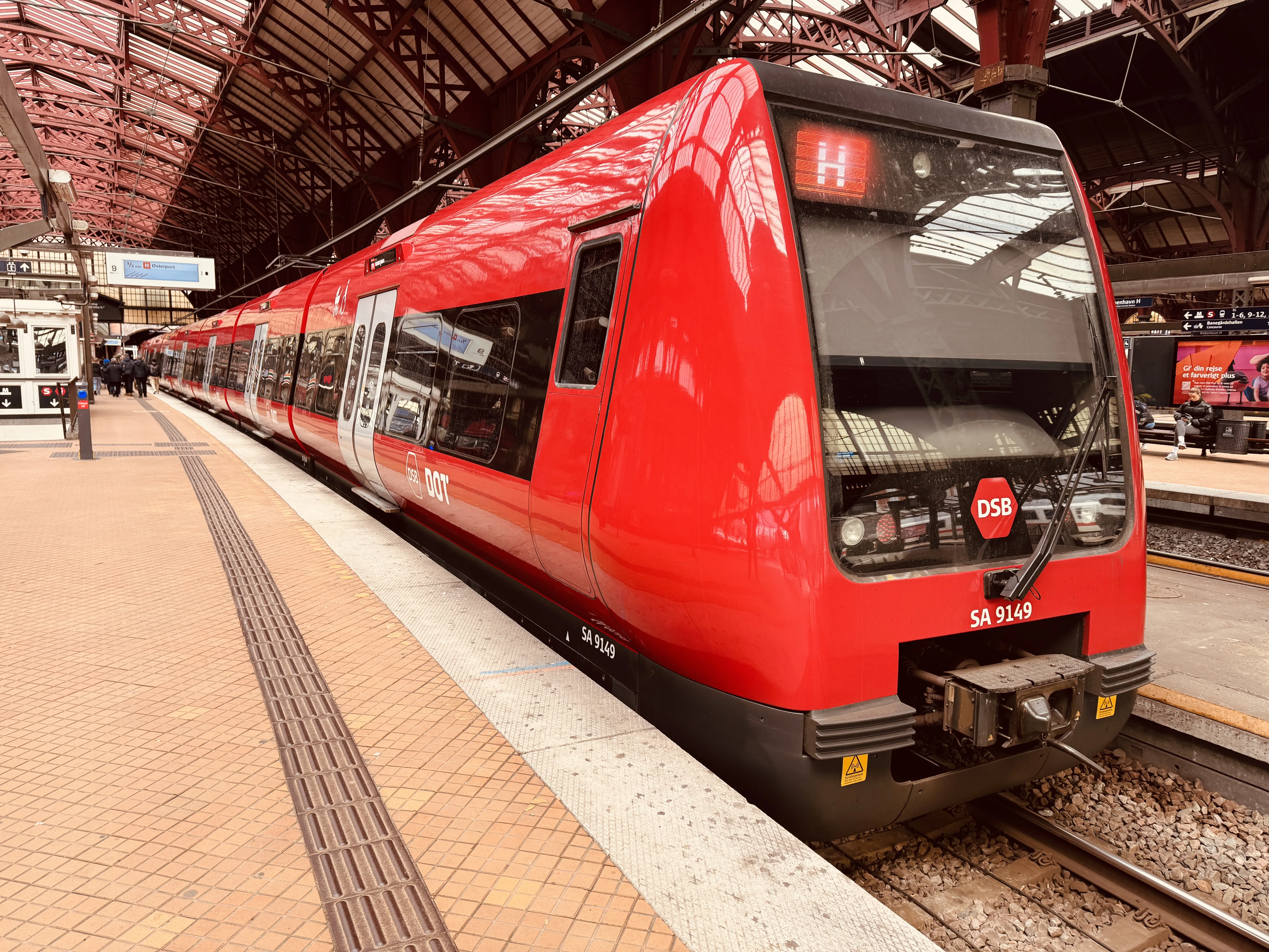 Billede af DSB SA 8149 fotograferet ud for København Hovedbanegård.