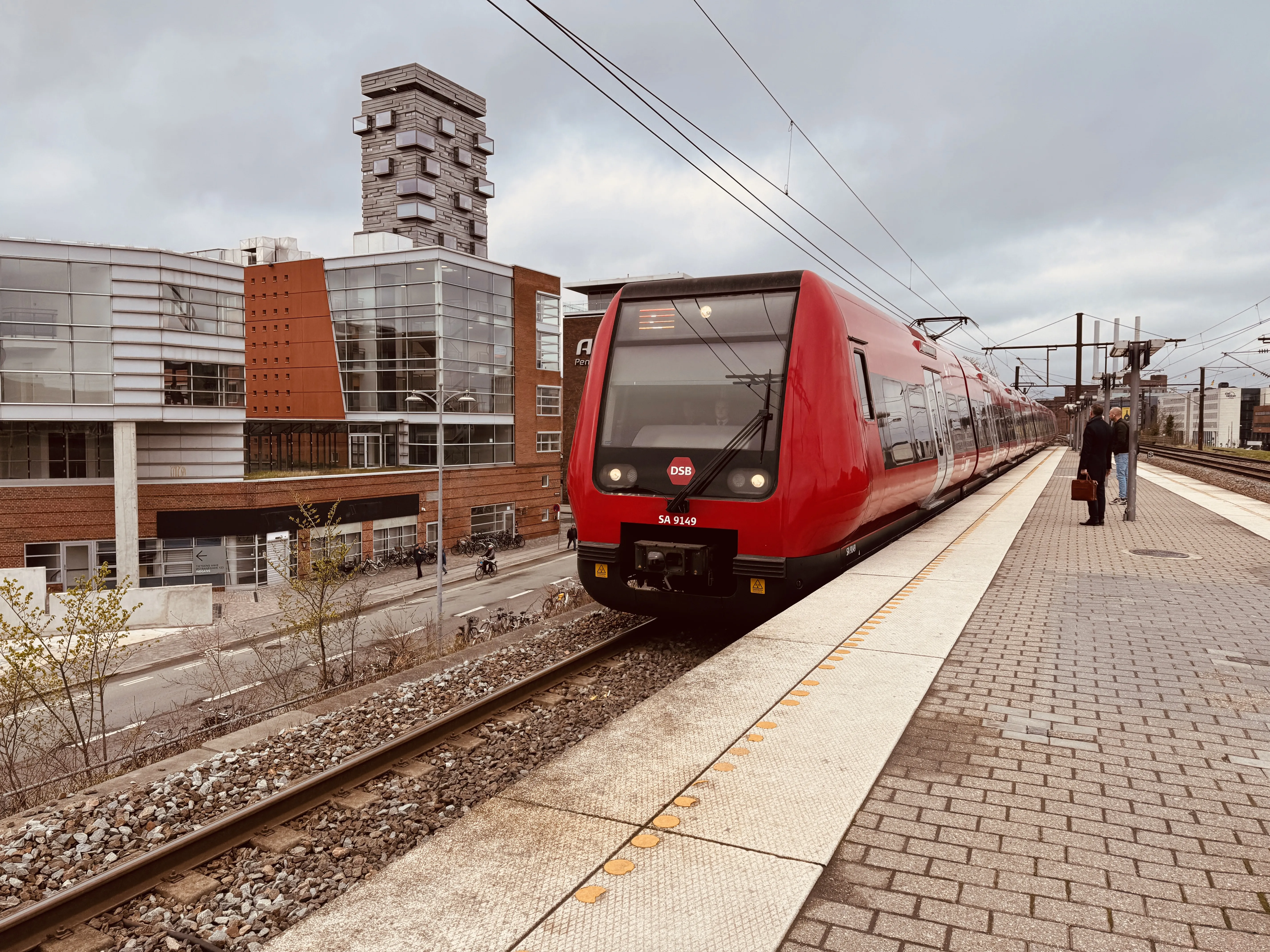 Billede af DSB SA 8149 fotograferet ud for Nordhavn S-togstrinbræt.