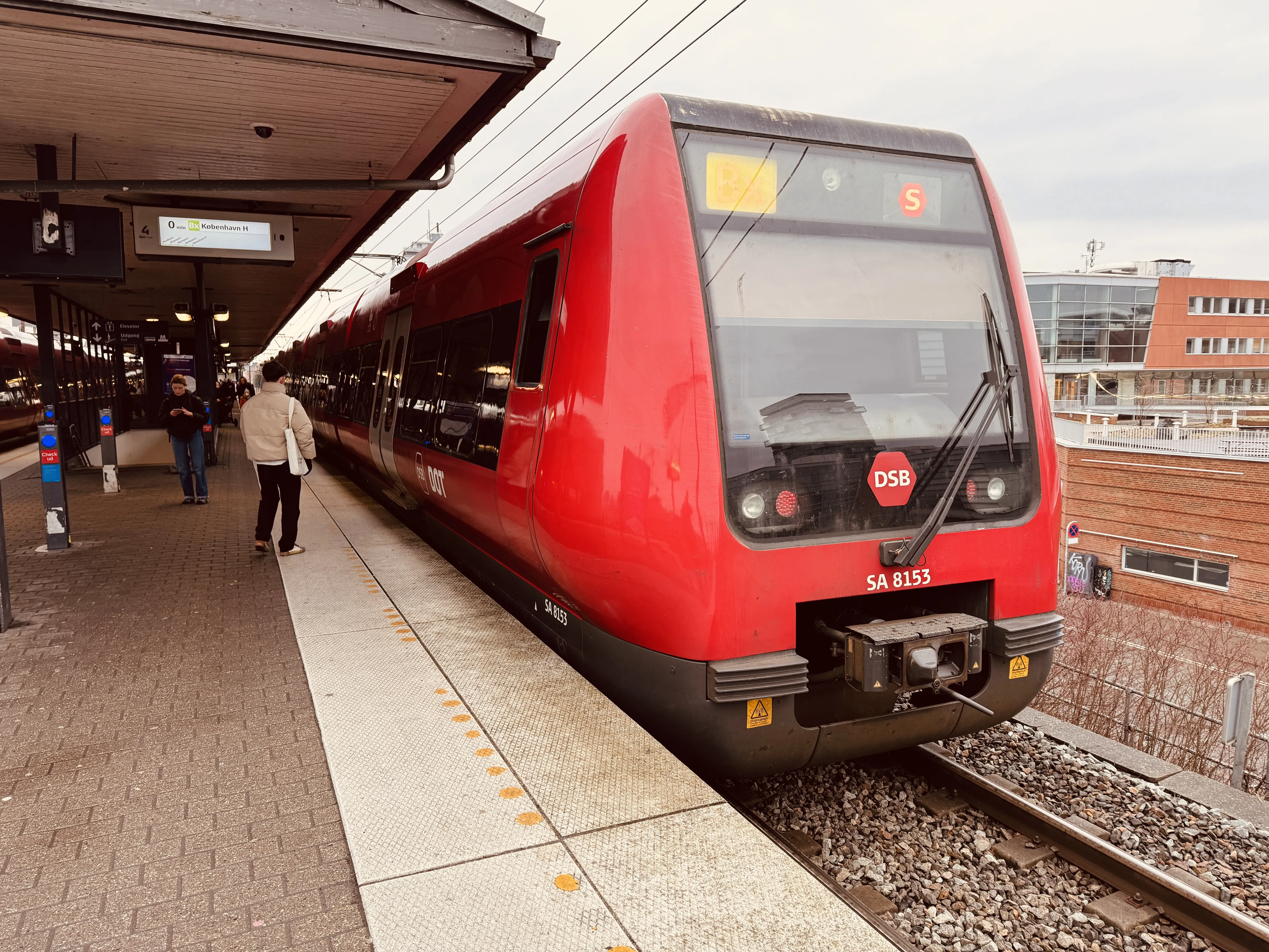 Billede af DSB SA 8153 fotograferet ud for Nordhavn S-togstrinbræt.