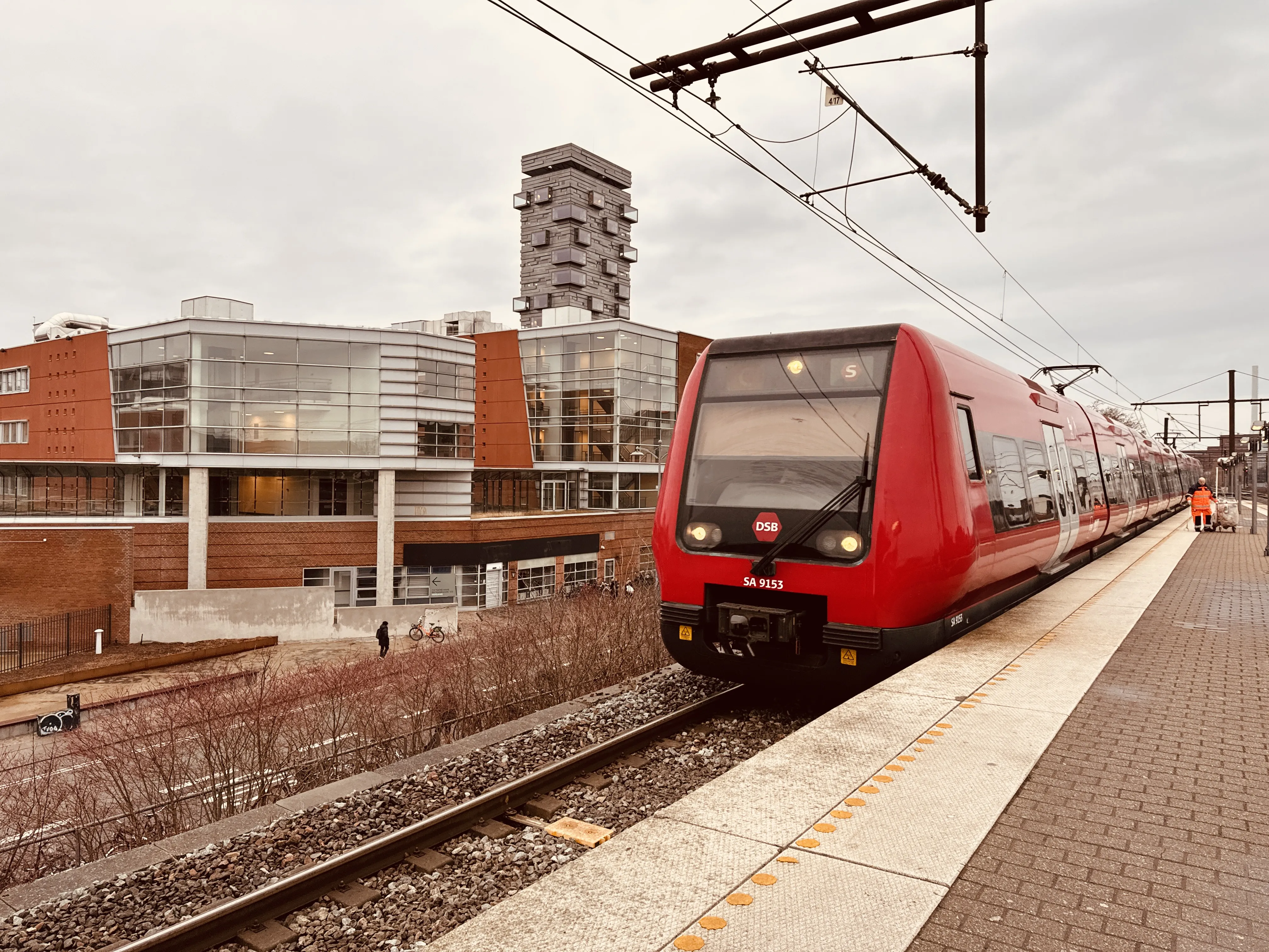 Billede af DSB SA 8153 fotograferet ud for Nordhavn S-togstrinbræt.