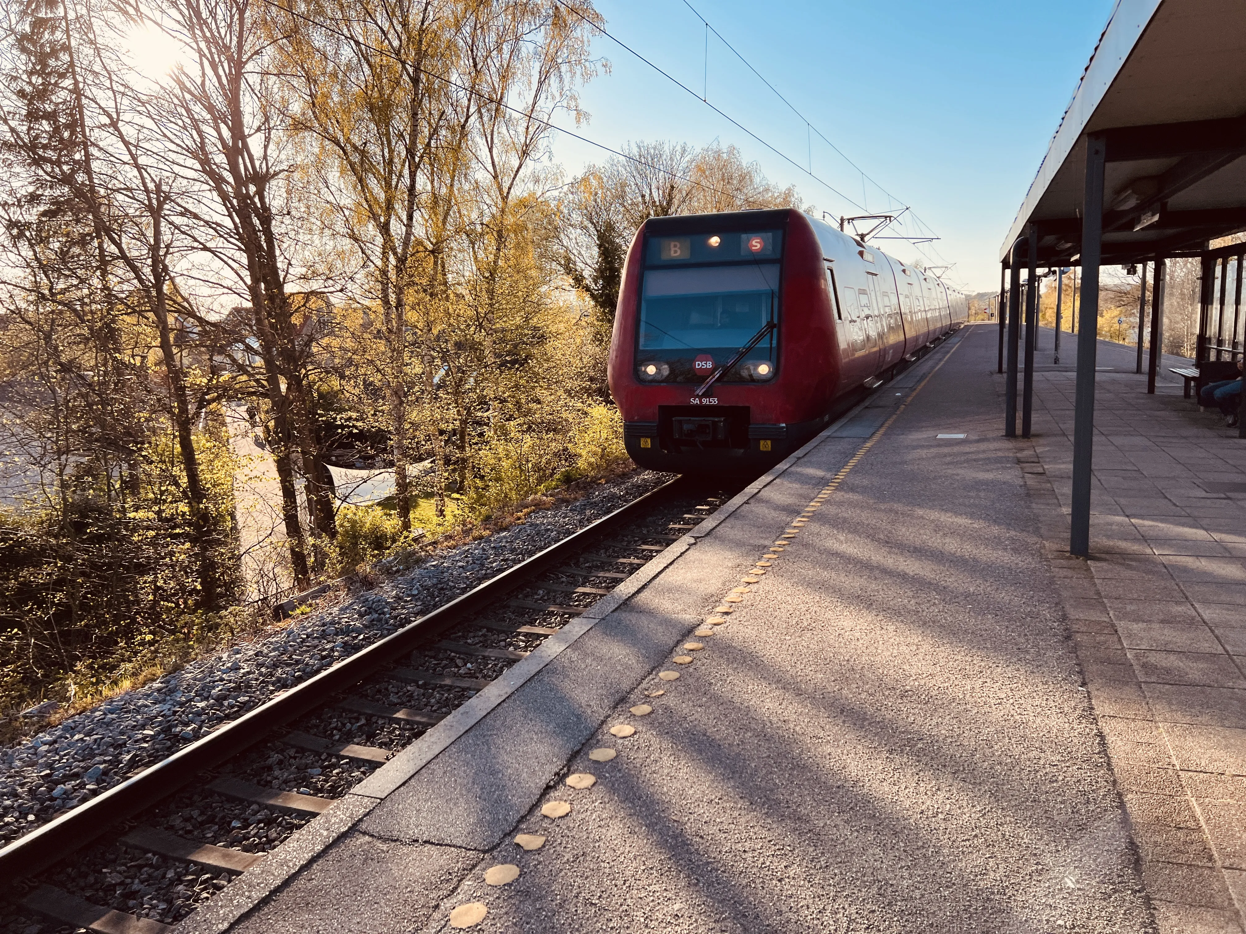 Billede af DSB SA 8153 fotograferet ud for Stengården S-togstrinbræt.