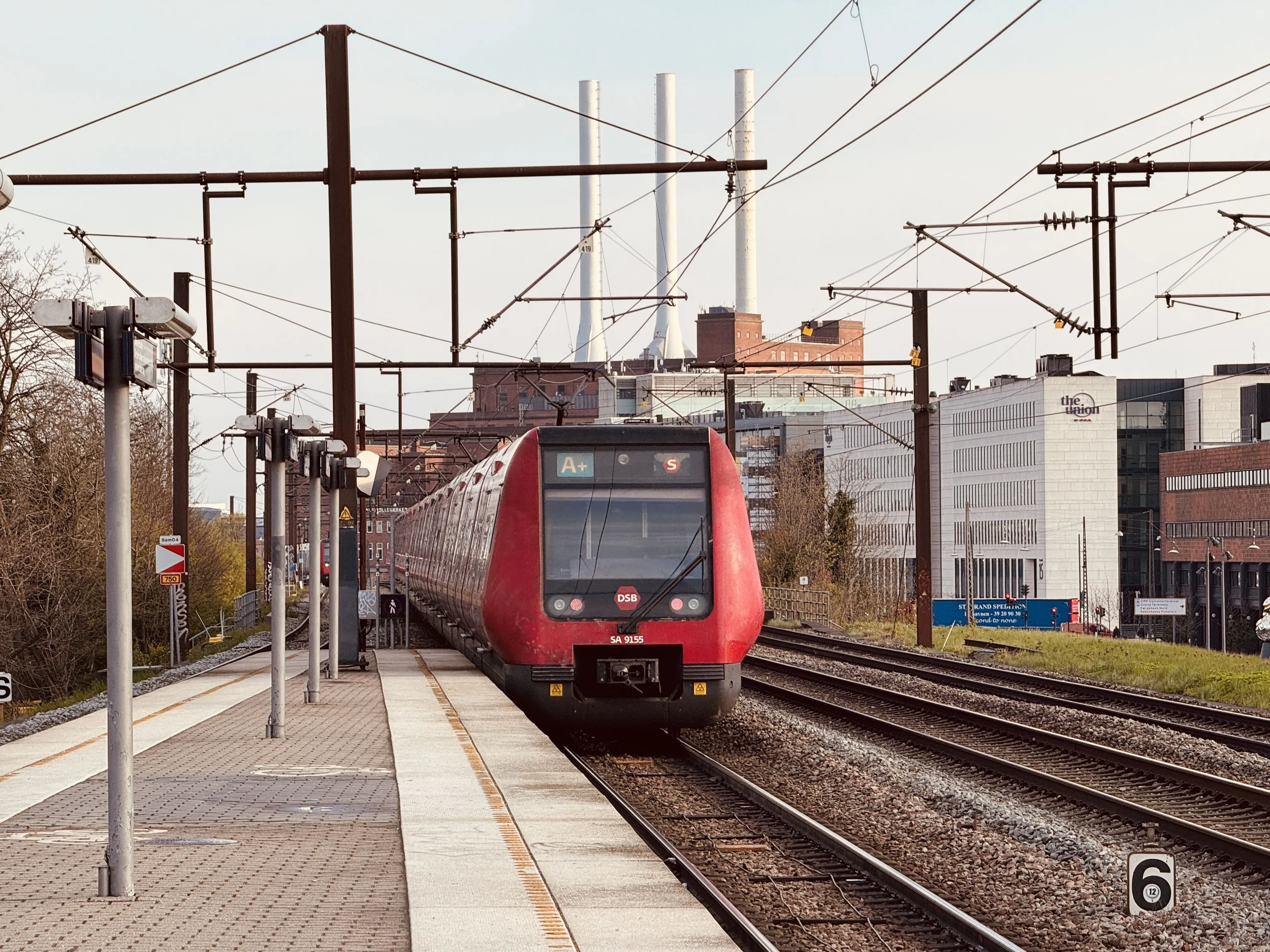 Billede af DSB SA 8155 fotograferet ud for Nordhavn S-togstrinbræt.