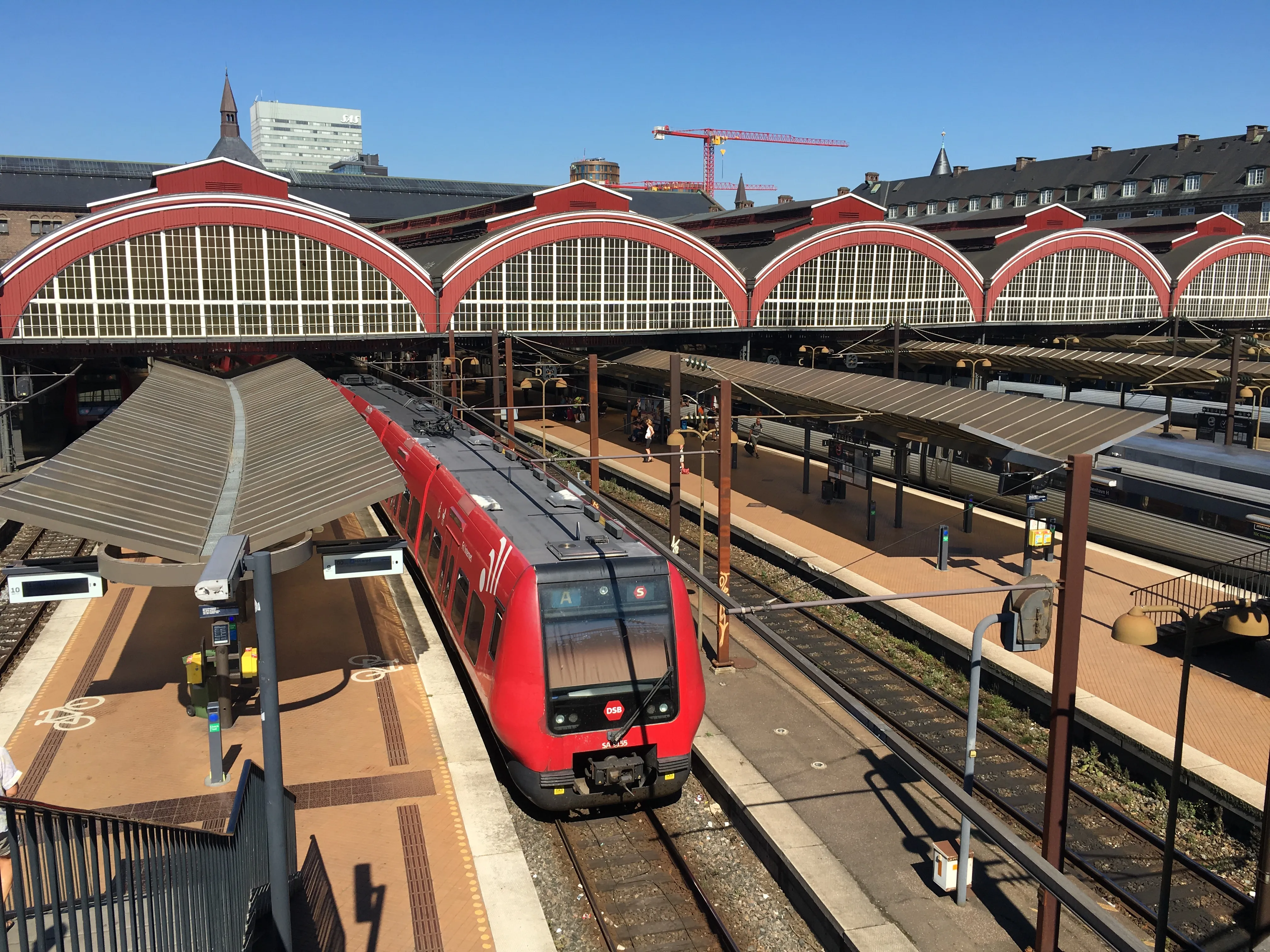 Billede af DSB SA 8155 fotograferet ud for København Hovedbanegård.