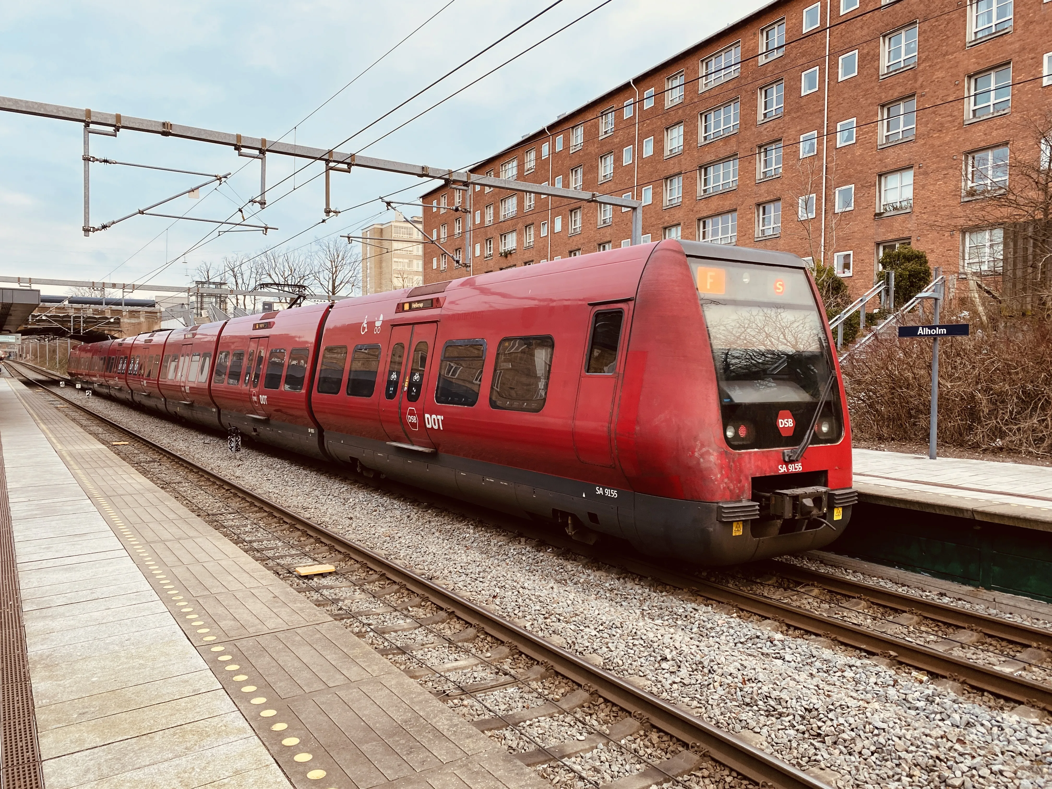 Billede af DSB SA 8155 fotograferet ud for Ålholm S-togstrinbræt.