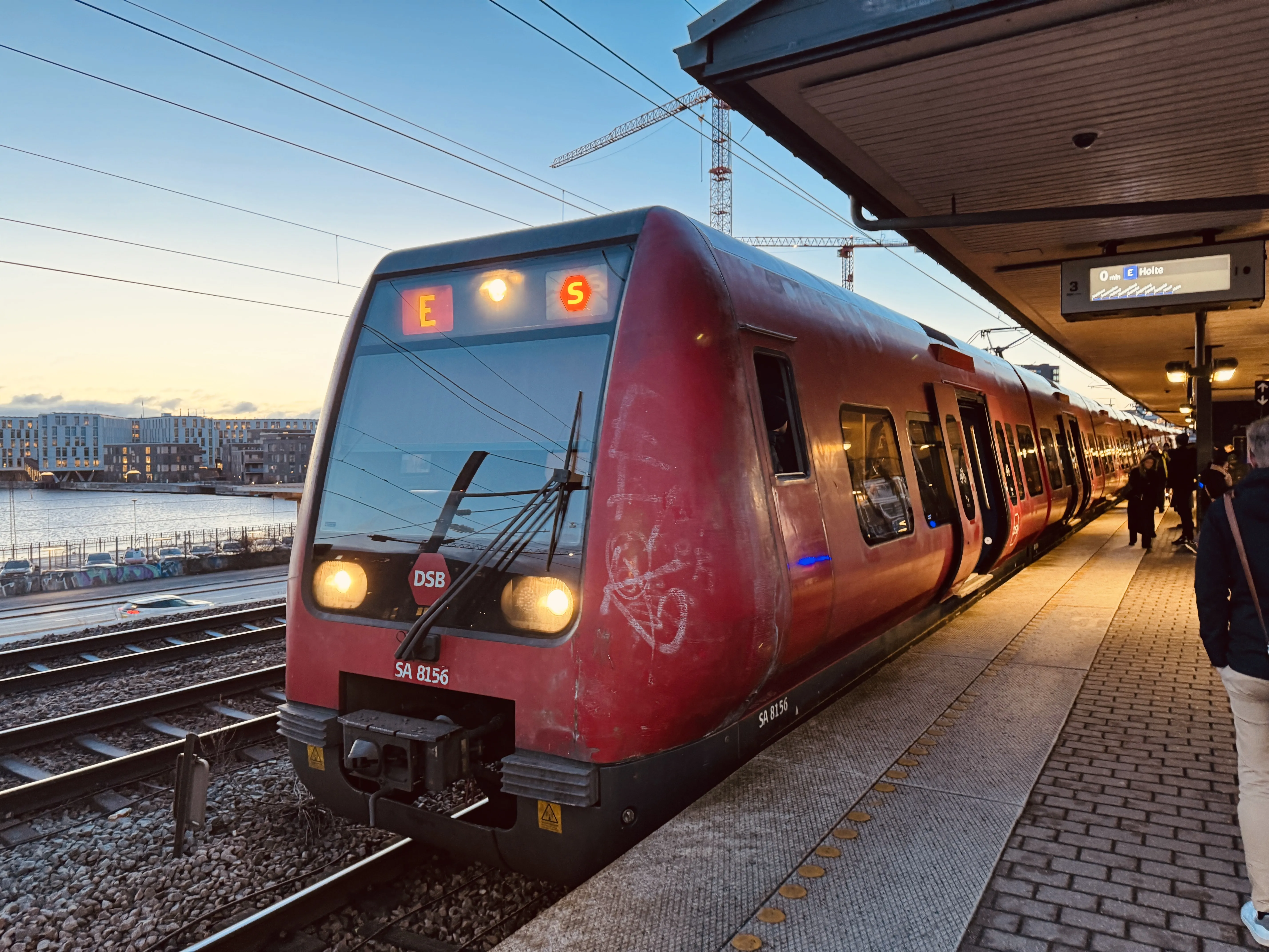 Billede af DSB SA 8156 fotograferet ud for Nordhavn S-togstrinbræt.