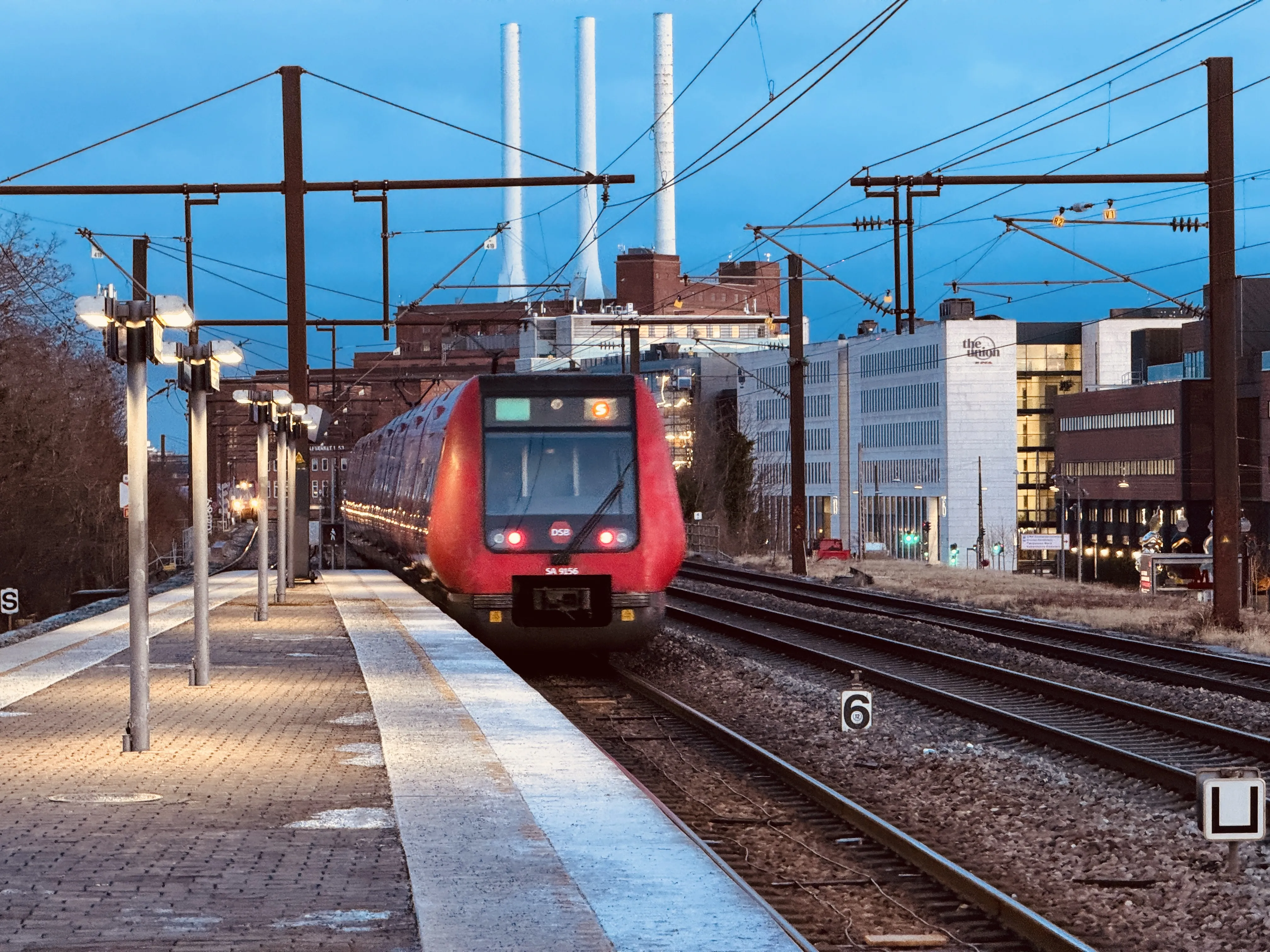 Billede af DSB SA 8156 fotograferet ud for Nordhavn S-togstrinbræt.