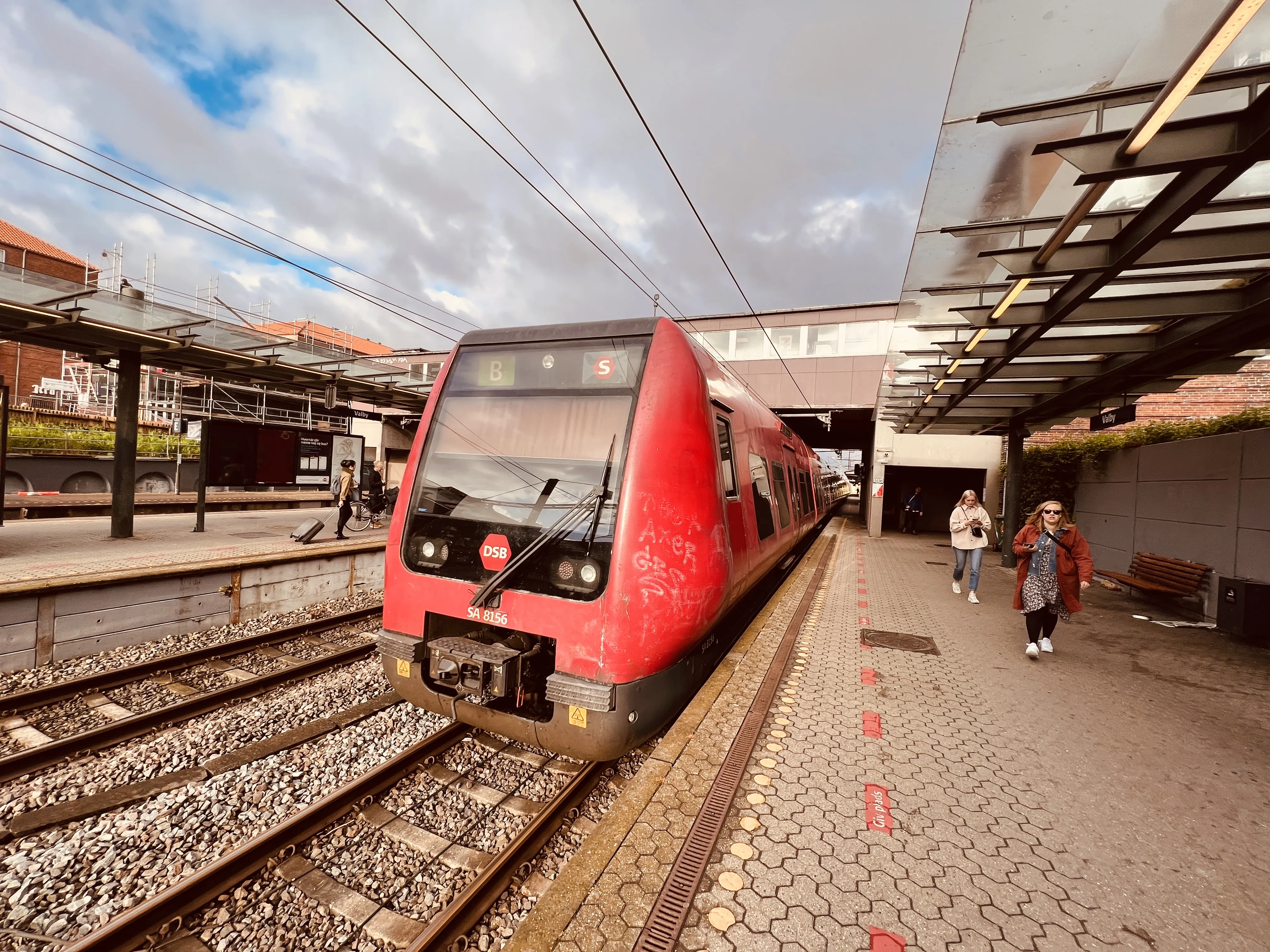 Billede af DSB SA 8156 fotograferet ud for Valby Station.