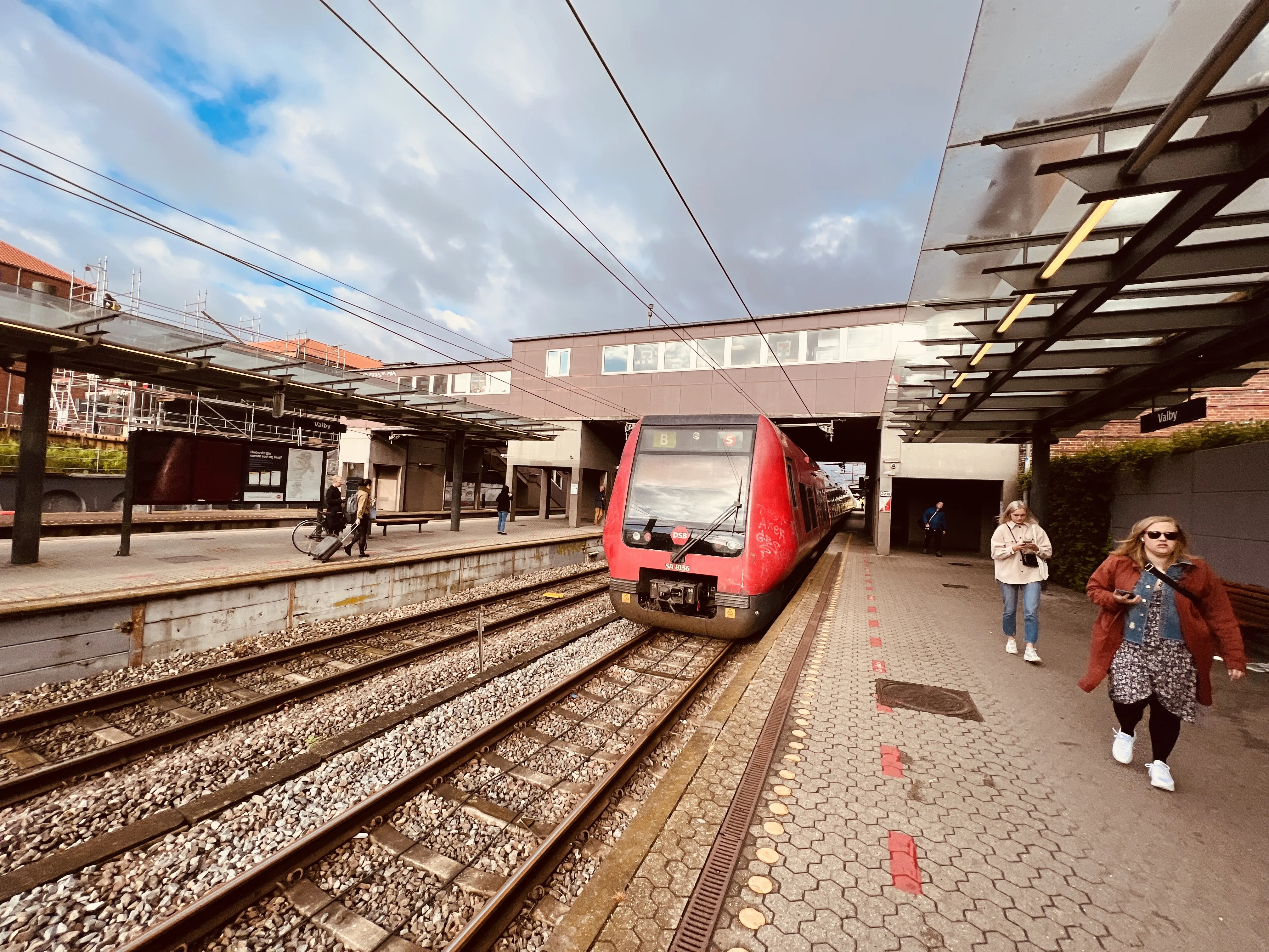 Billede af DSB SA 8156 fotograferet ud for Valby Station.