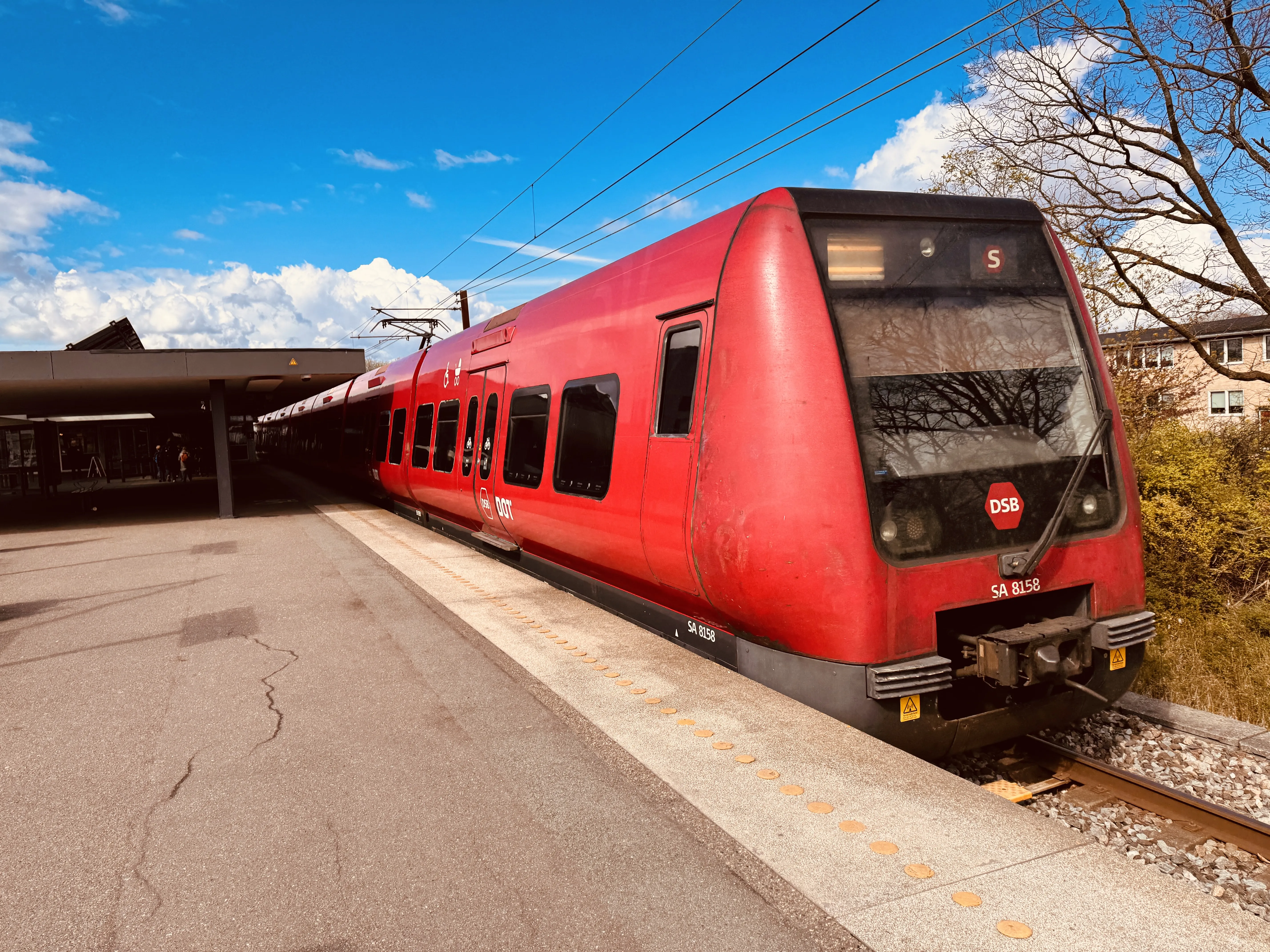 Billede af DSB SA 8158 fotograferet ud for Albertslund S-togstrinbræt.