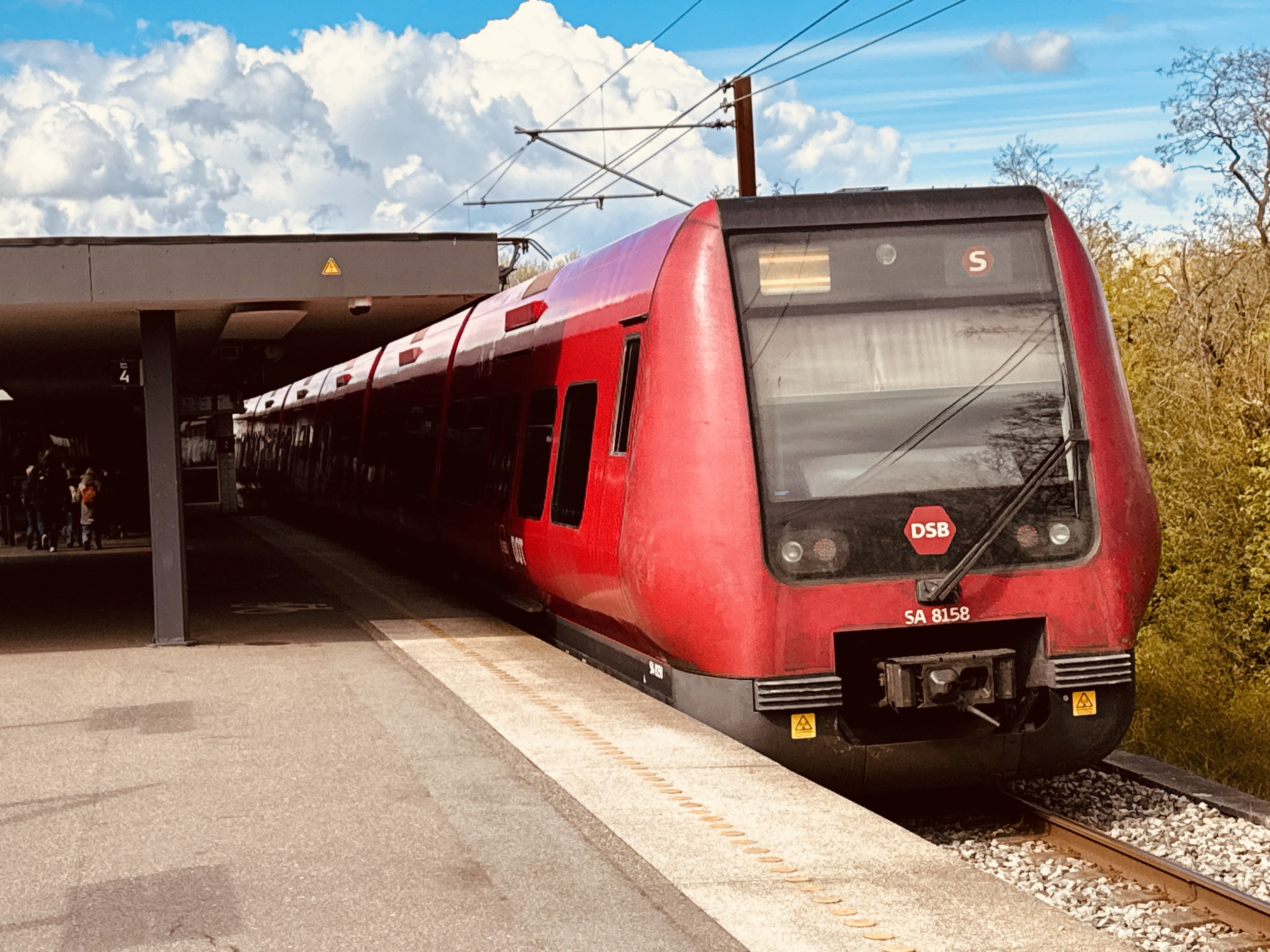 Billede af DSB SA 8158 fotograferet ud for Albertslund S-togstrinbræt.