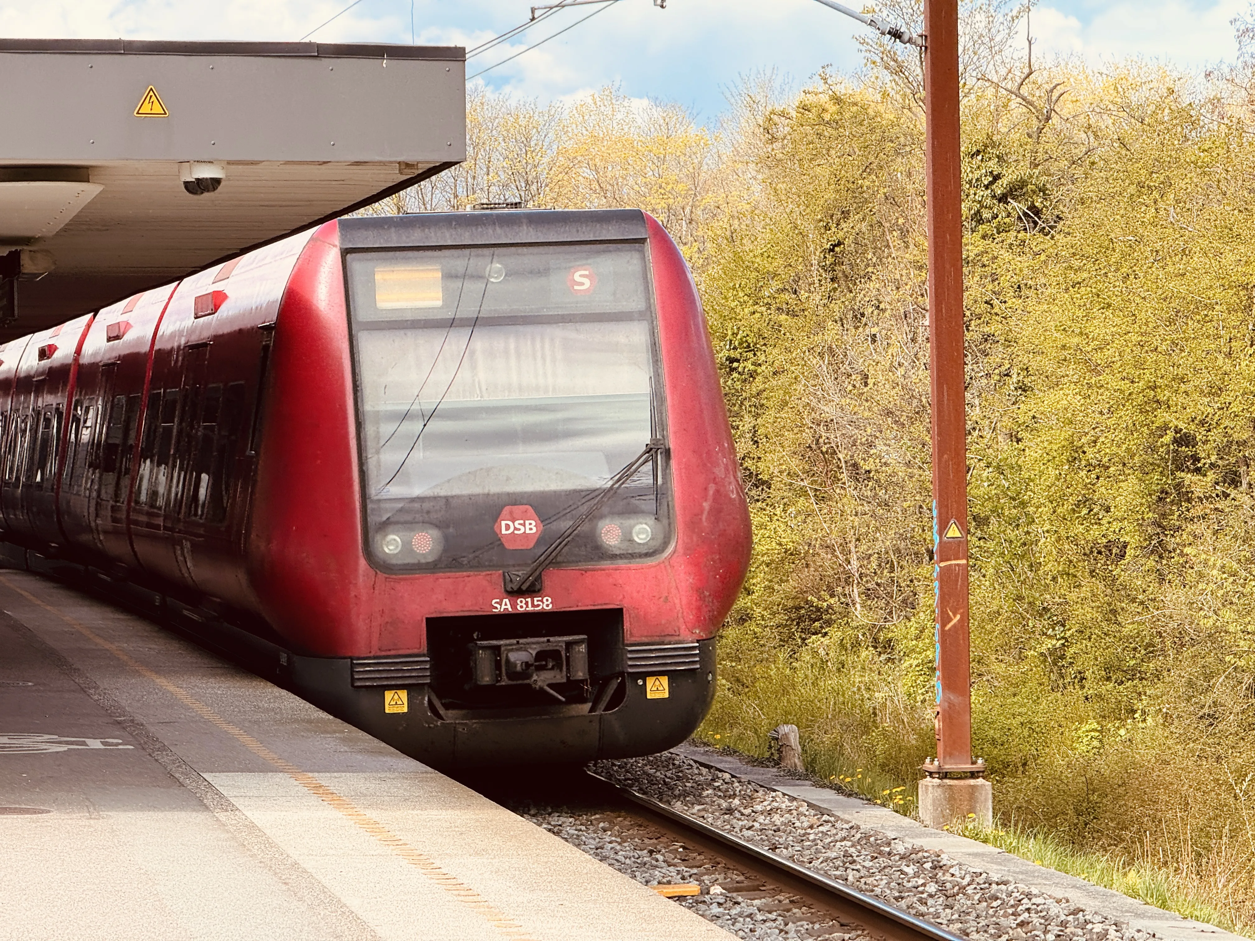 Billede af DSB SA 8158 fotograferet ud for Albertslund S-togstrinbræt.