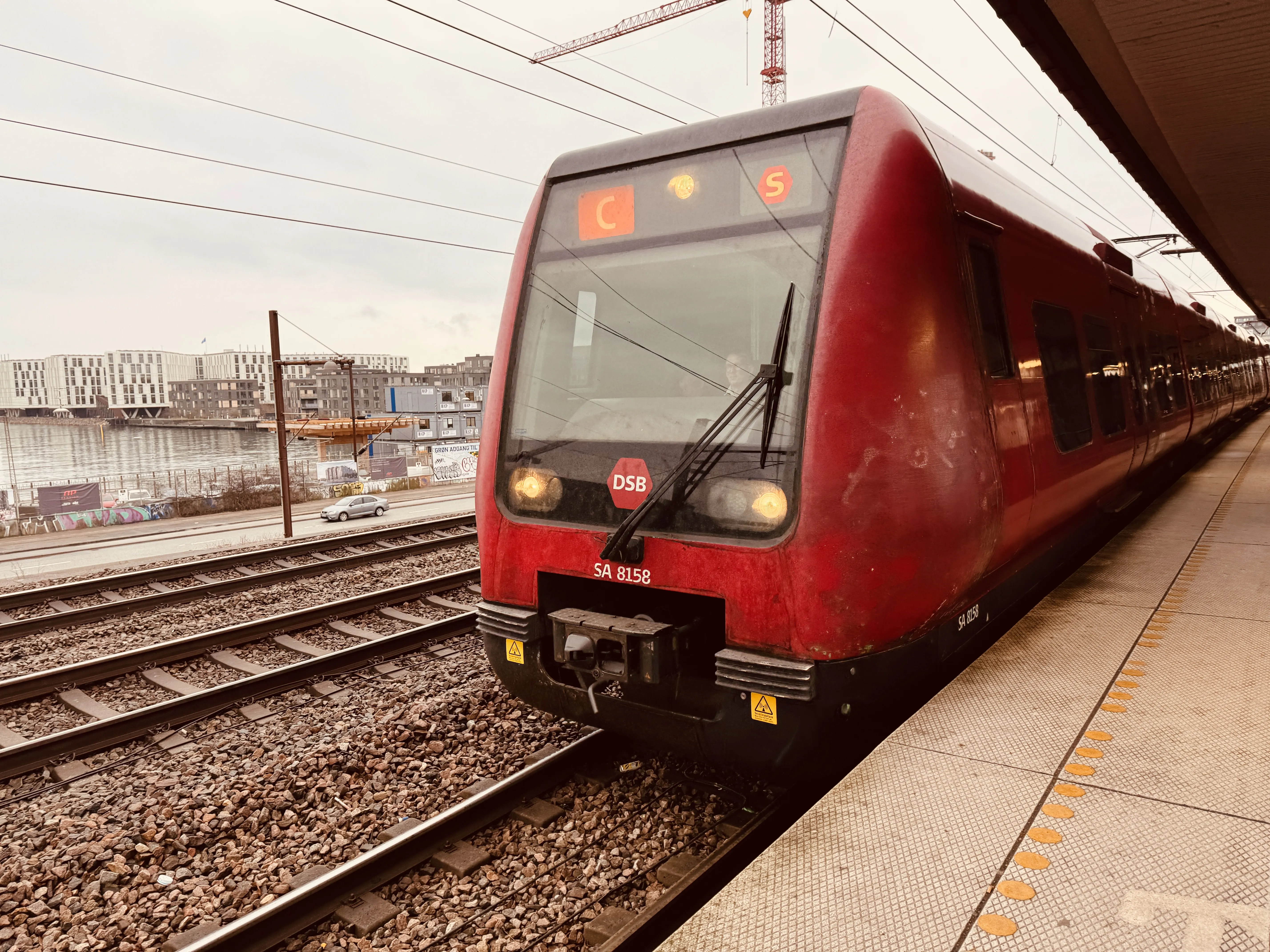 Billede af DSB SA 8158 fotograferet ud for Nordhavn S-togstrinbræt.