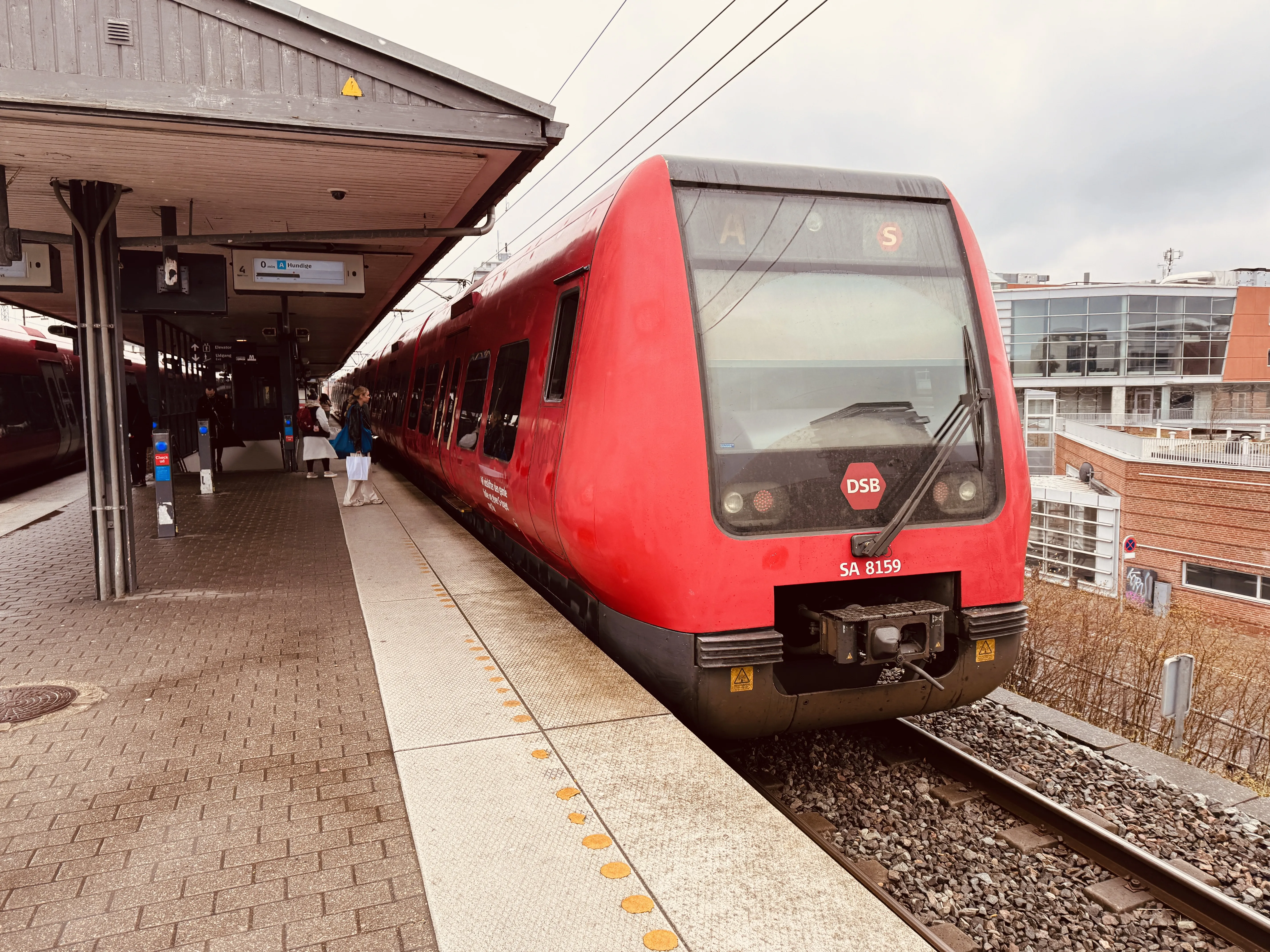 Billede af DSB SA 8159 fotograferet ud for Nordhavn S-togstrinbræt.