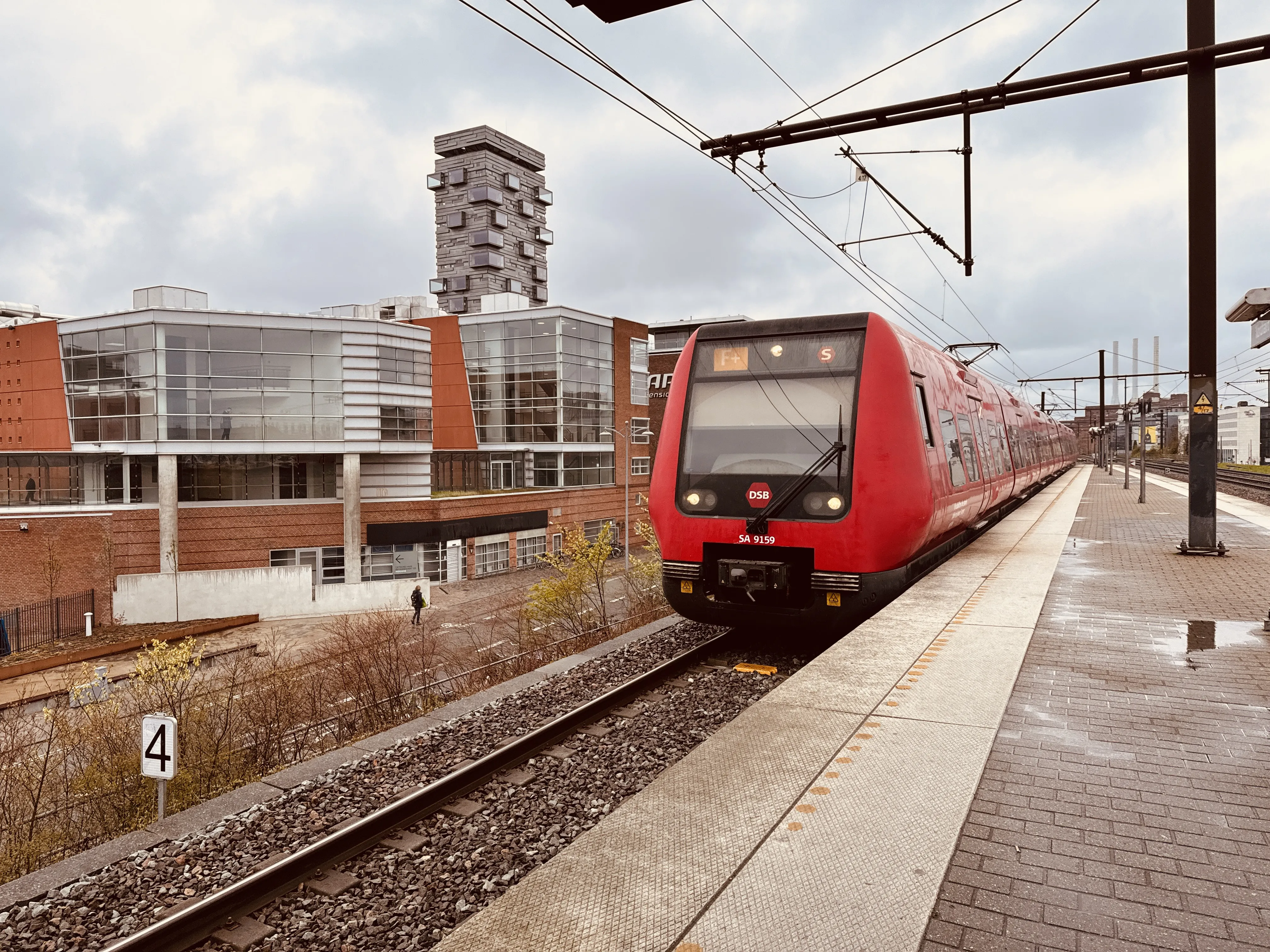 Billede af DSB SA 8159 fotograferet ud for Nordhavn S-togstrinbræt.