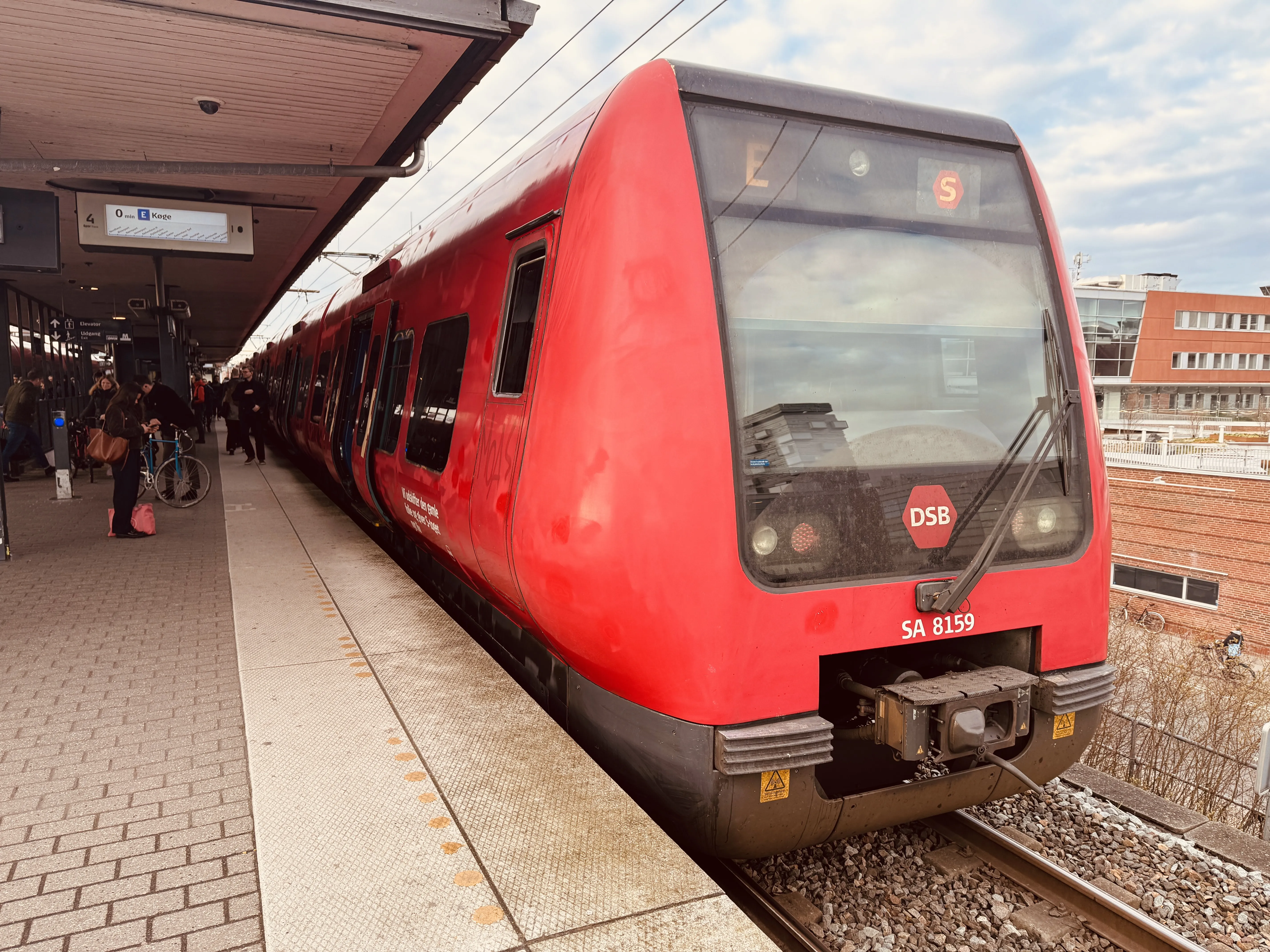 Billede af DSB SA 8159 fotograferet ud for Nordhavn S-togstrinbræt.