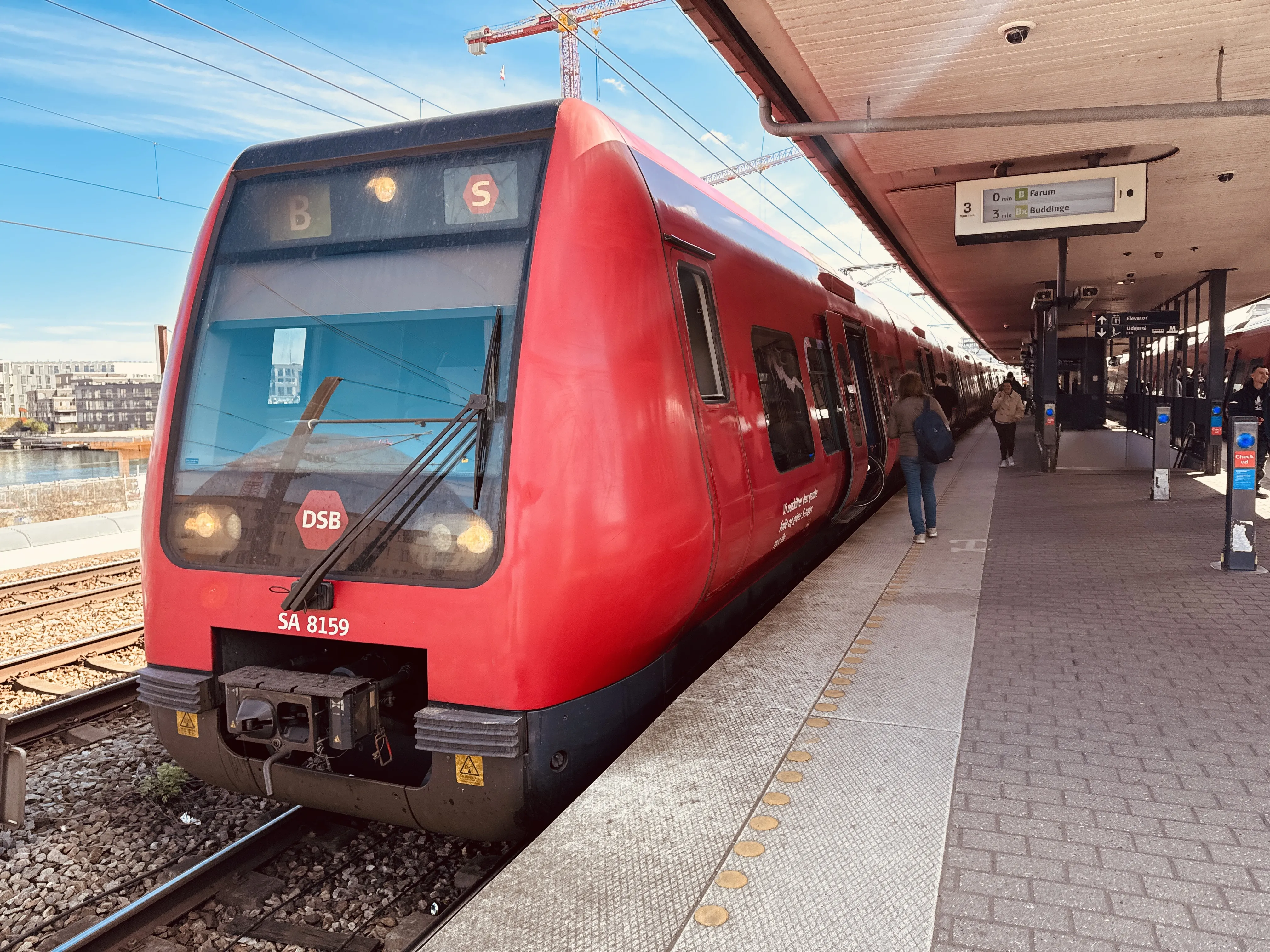 Billede af DSB SA 8159 fotograferet ud for Nordhavn S-togstrinbræt.